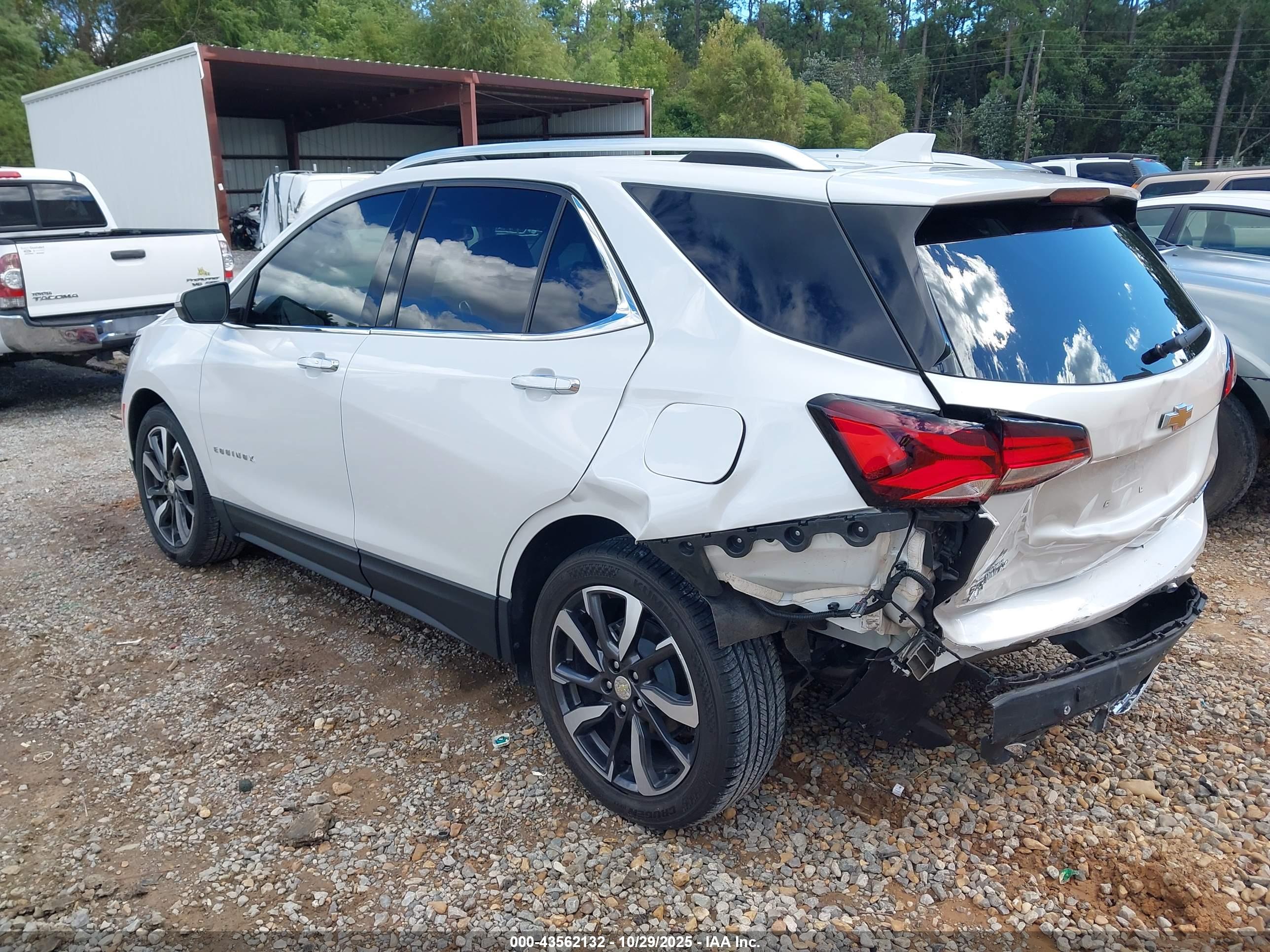 CHEVROLET EQUINOX image 3