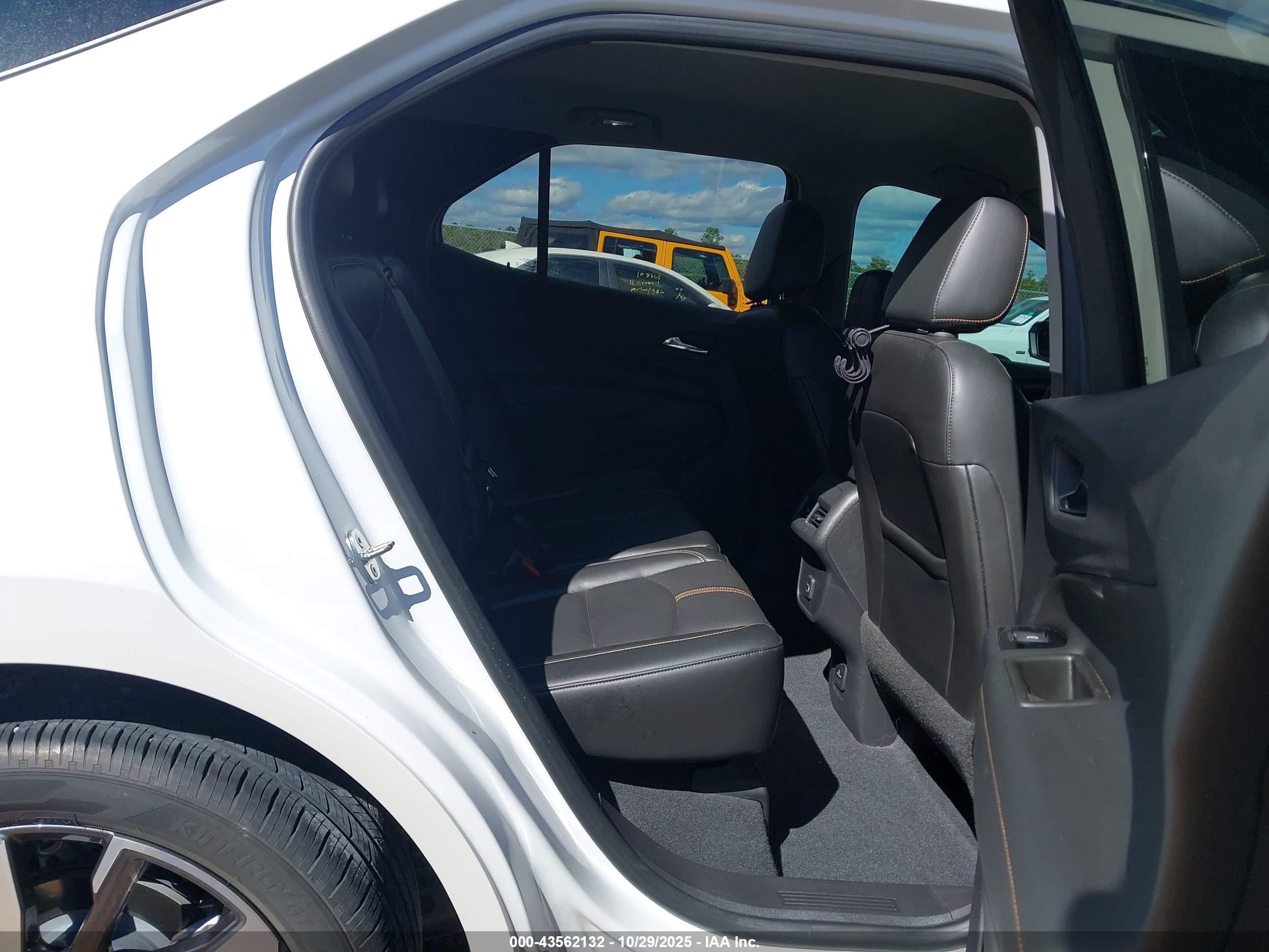 CHEVROLET EQUINOX image 8
