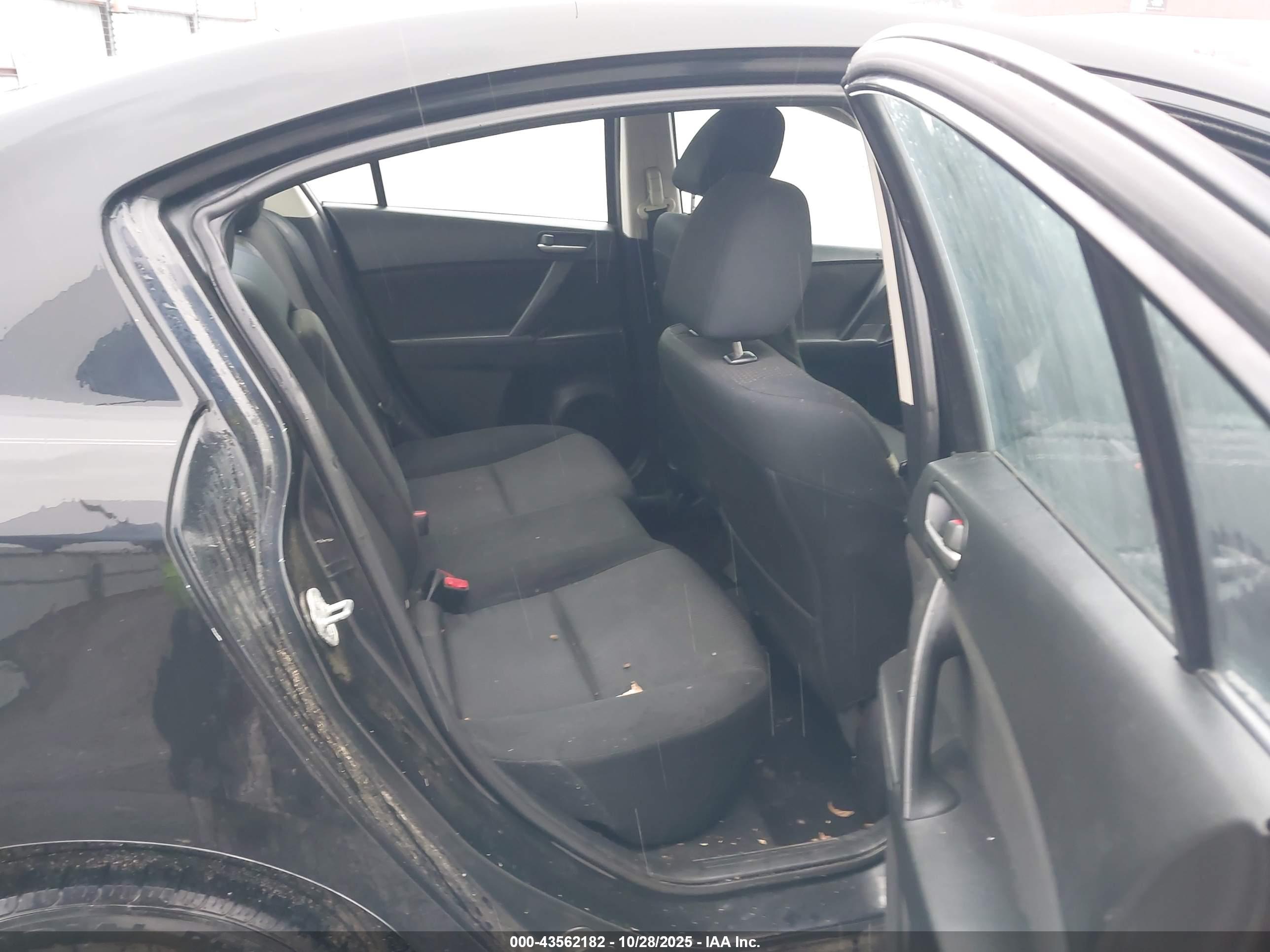 MAZDA MAZDA3 image 8