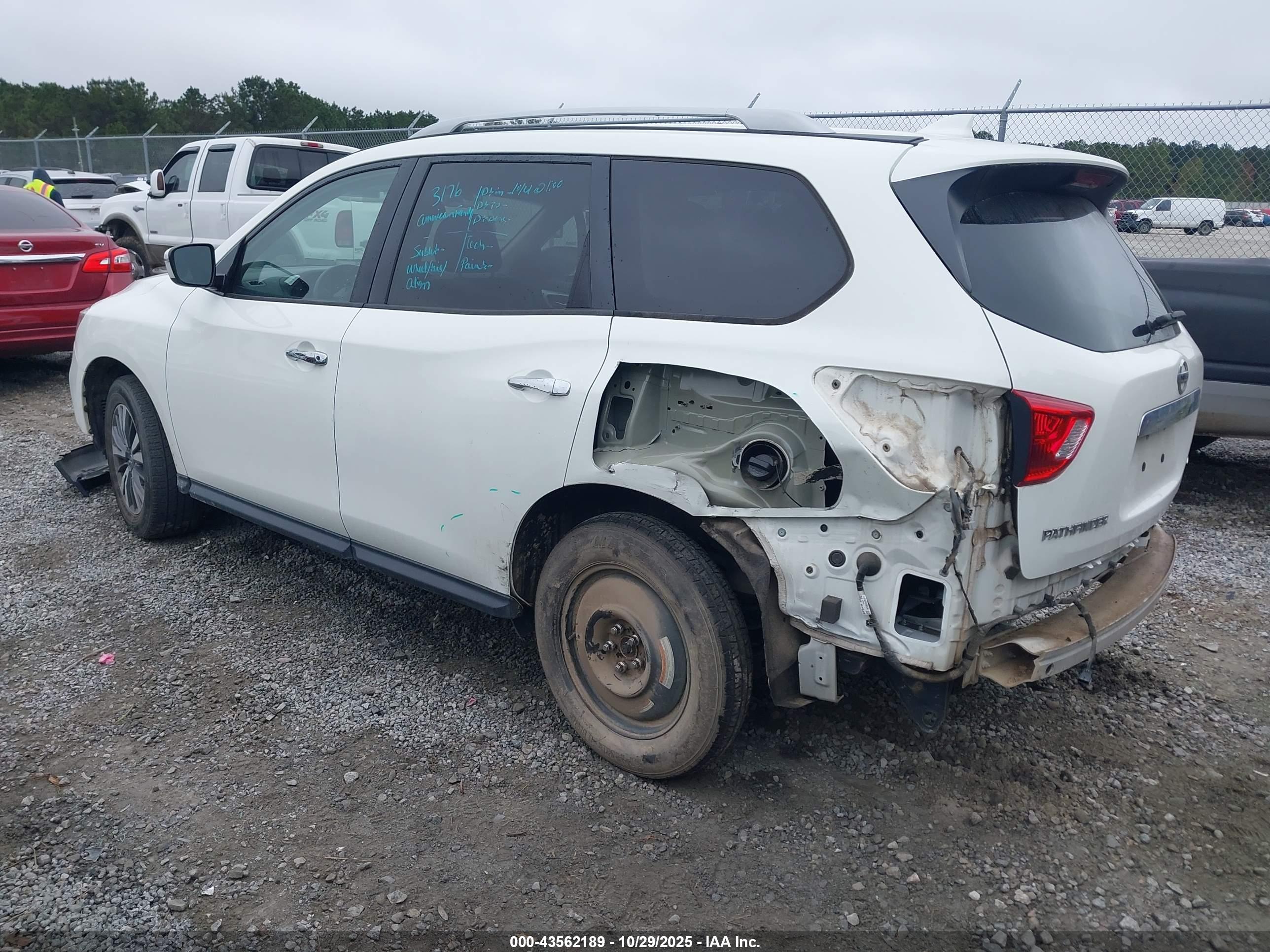 NISSAN PATHFINDER image 3