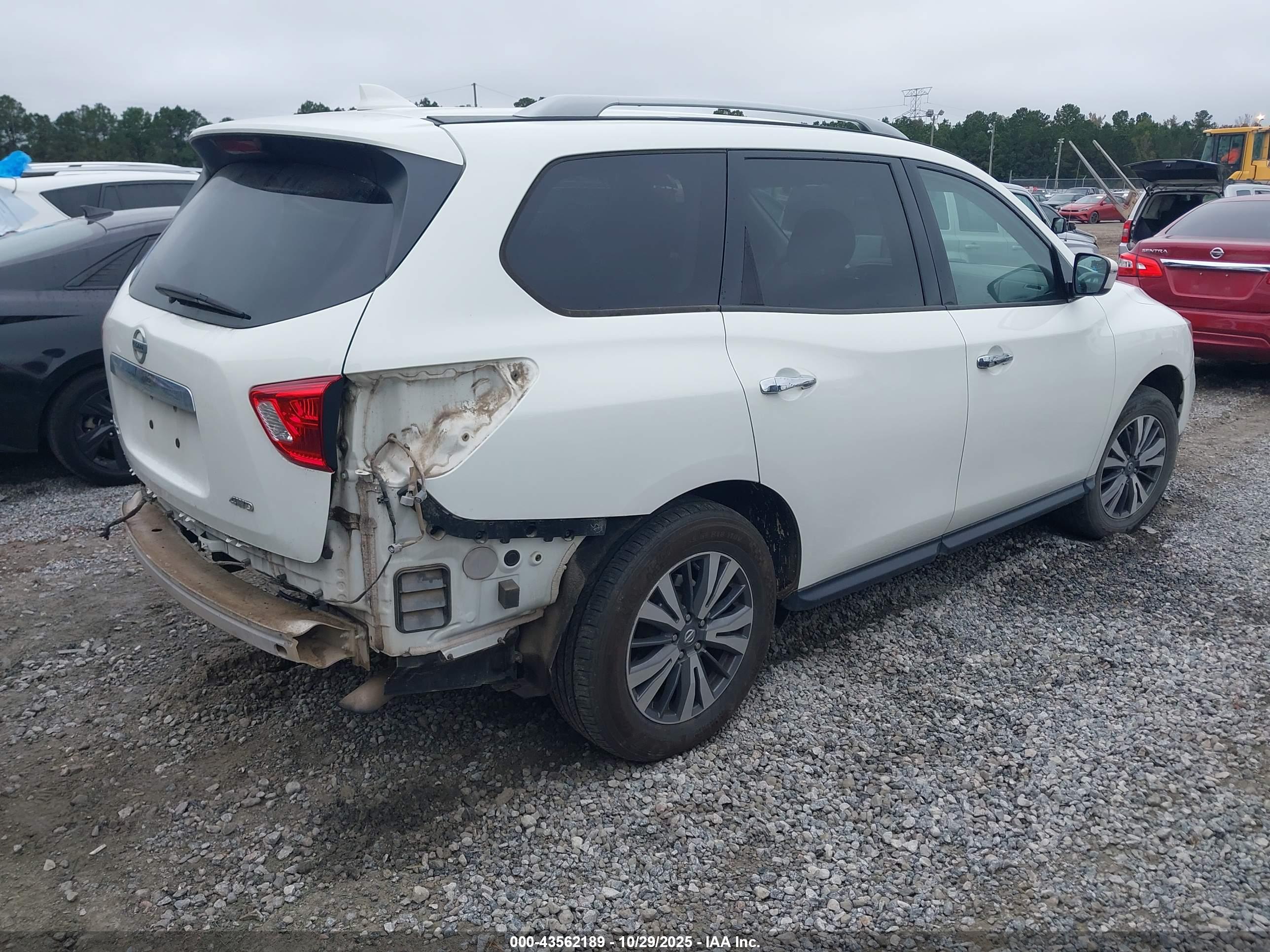 NISSAN PATHFINDER image 4