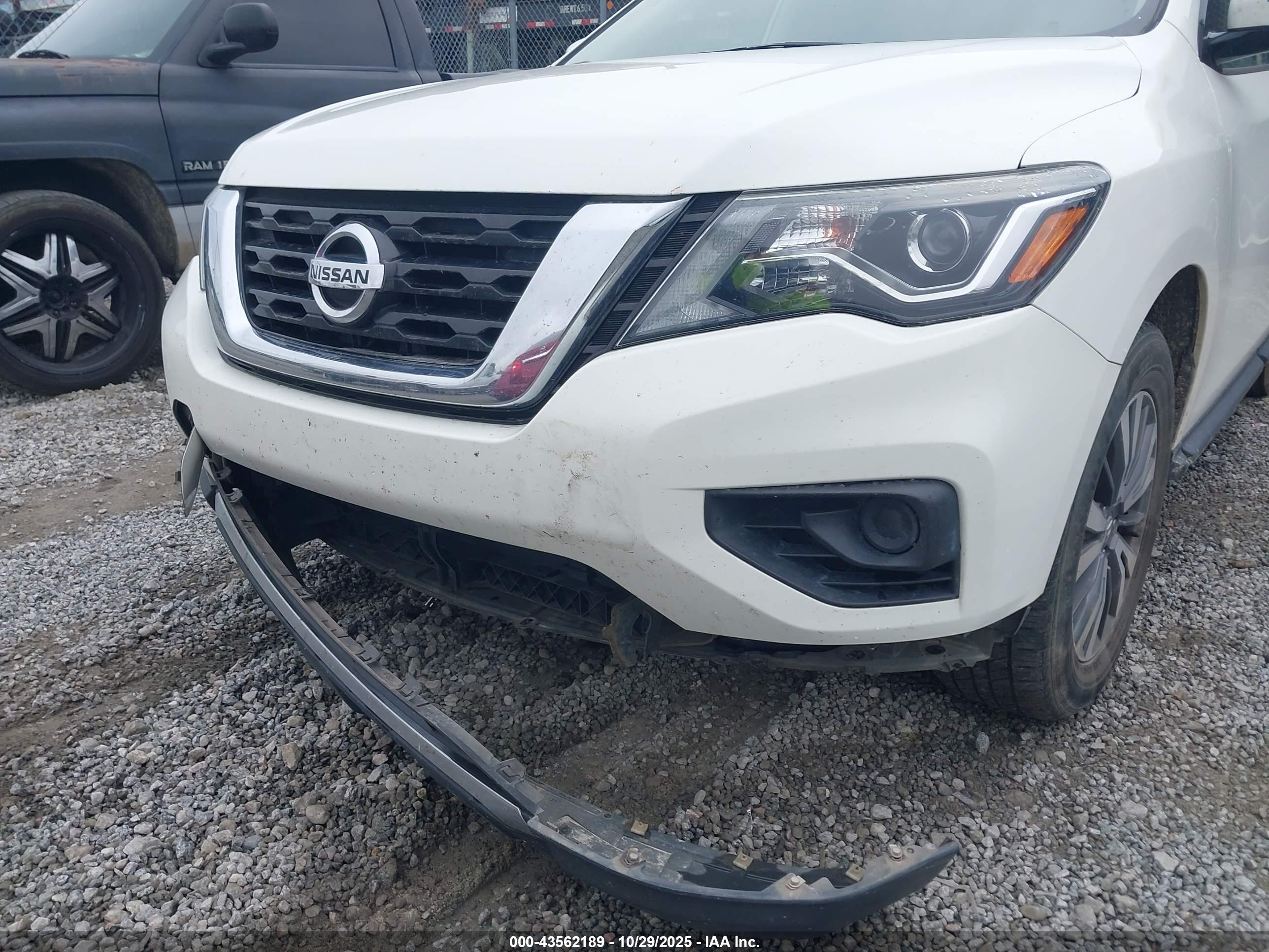 NISSAN PATHFINDER image 6