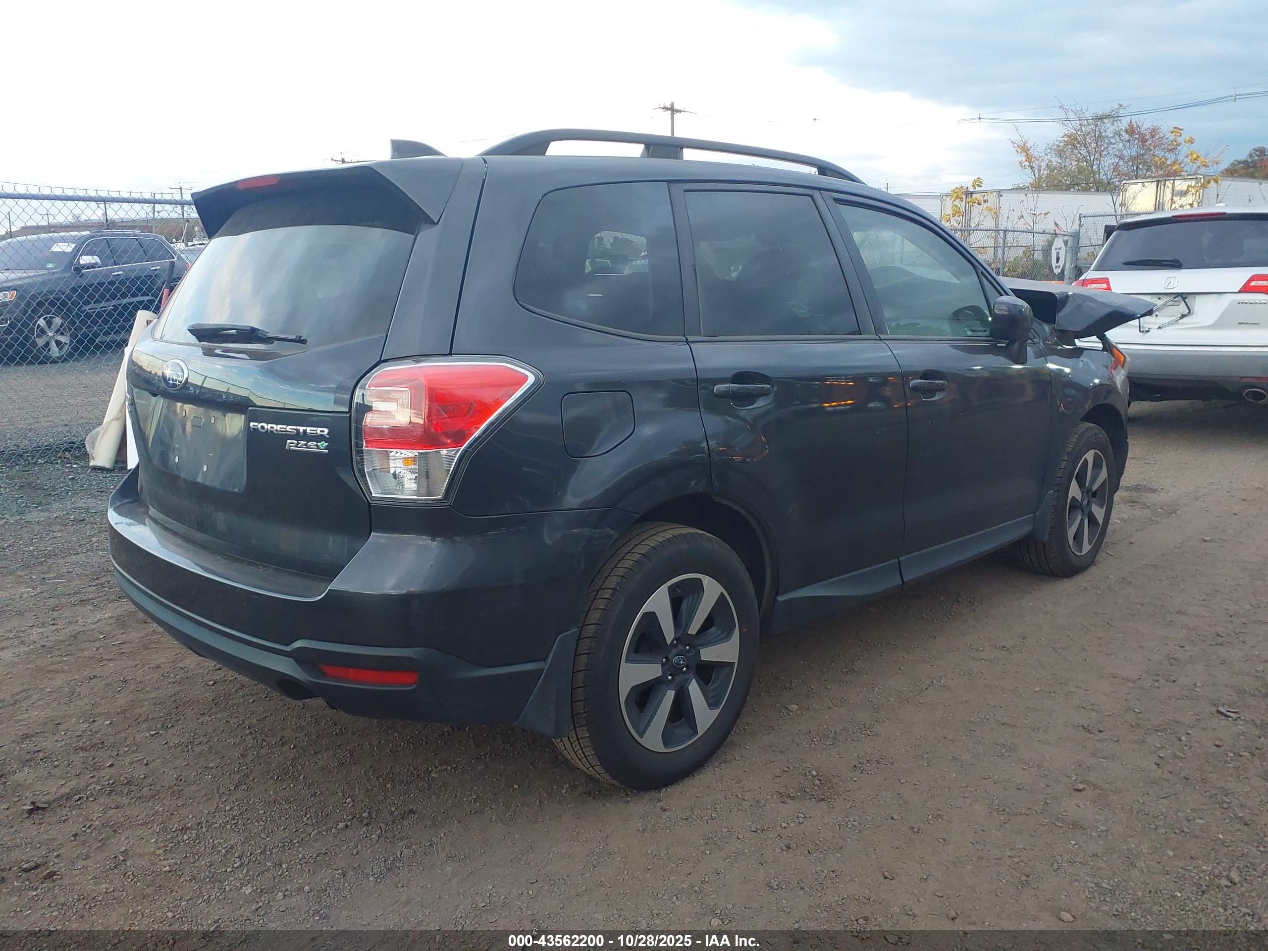 SUBARU FORESTER image 4