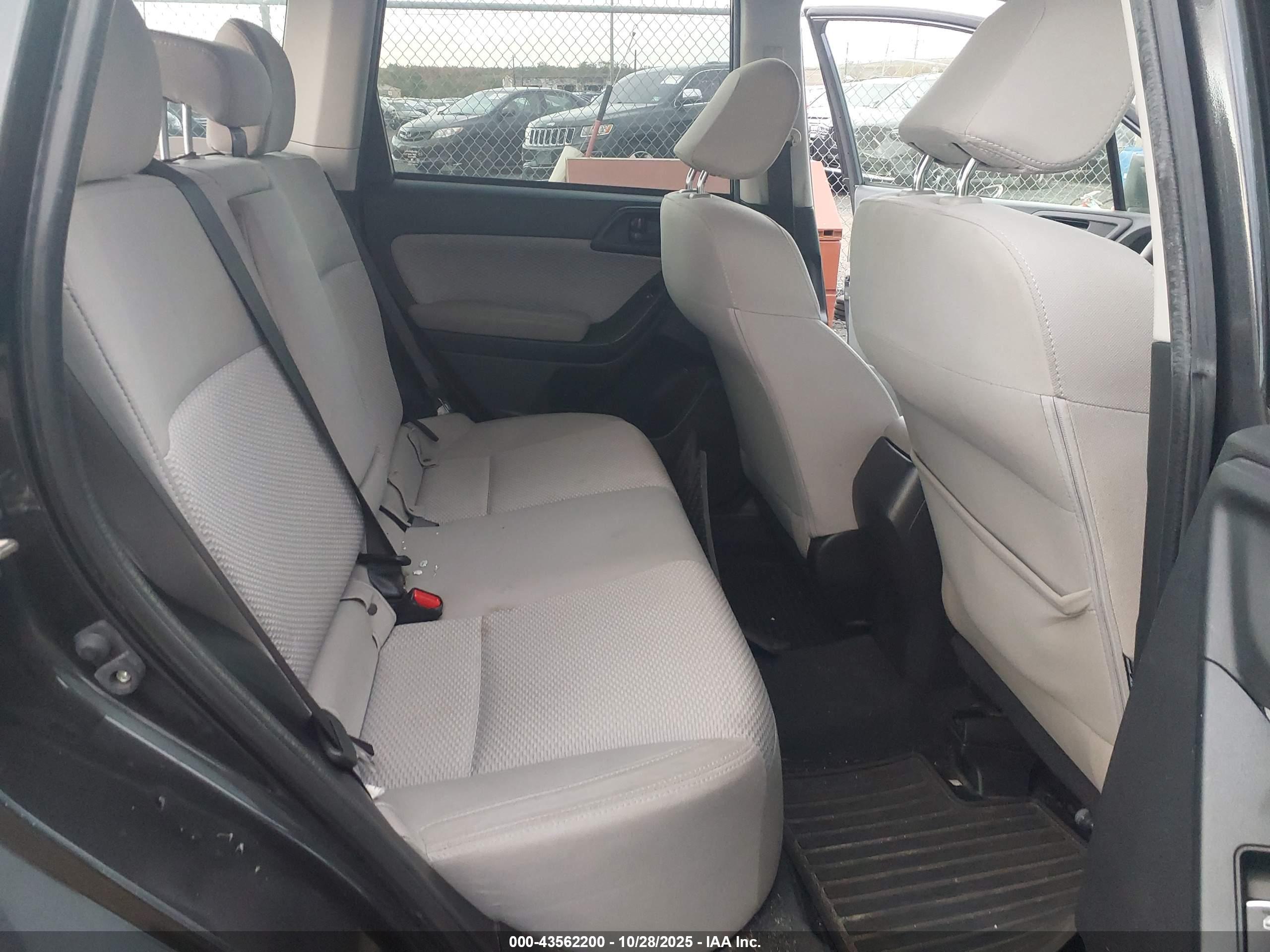 SUBARU FORESTER image 8
