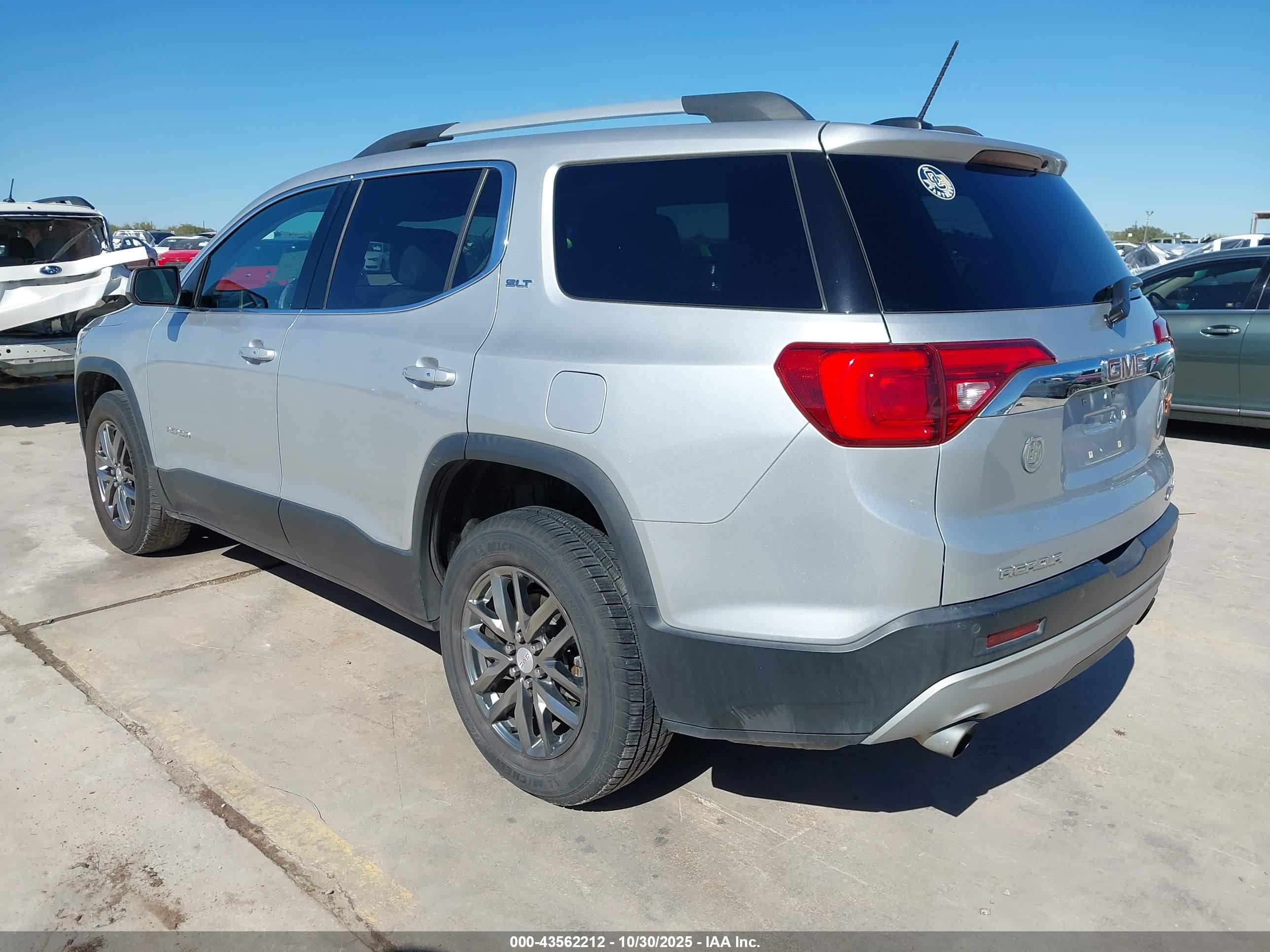 GMC ACADIA image 3