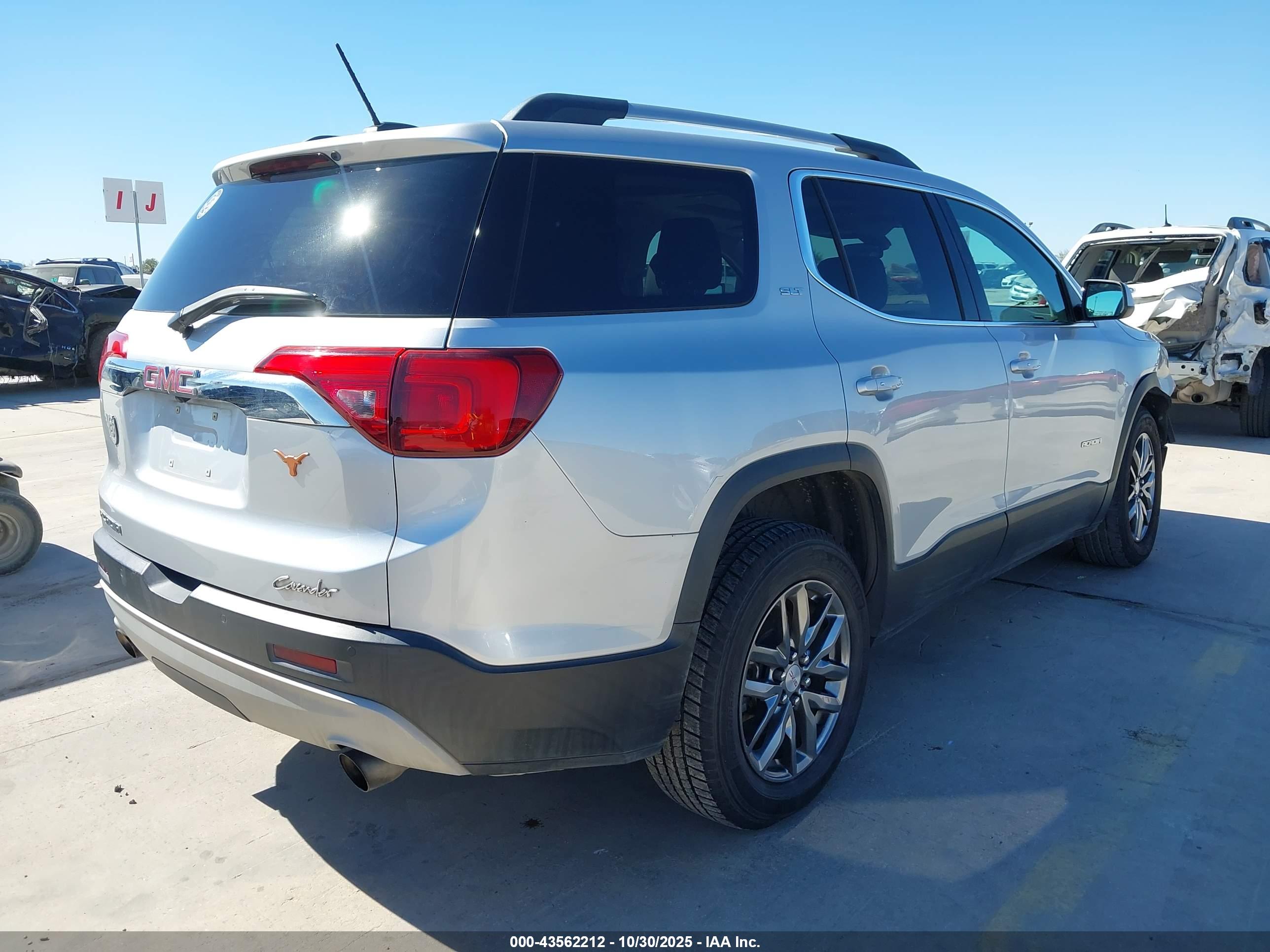 GMC ACADIA image 4