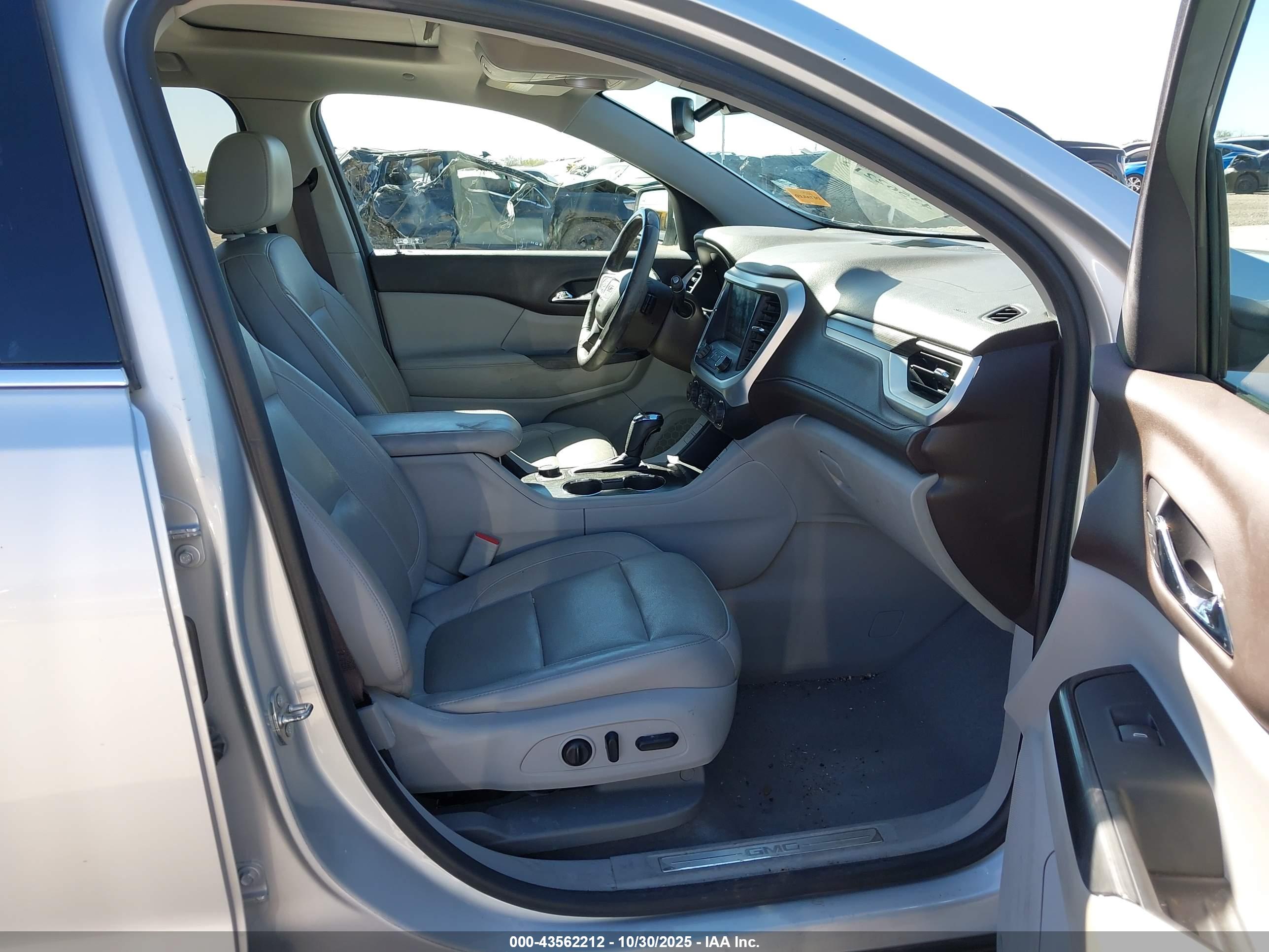 GMC ACADIA image 5