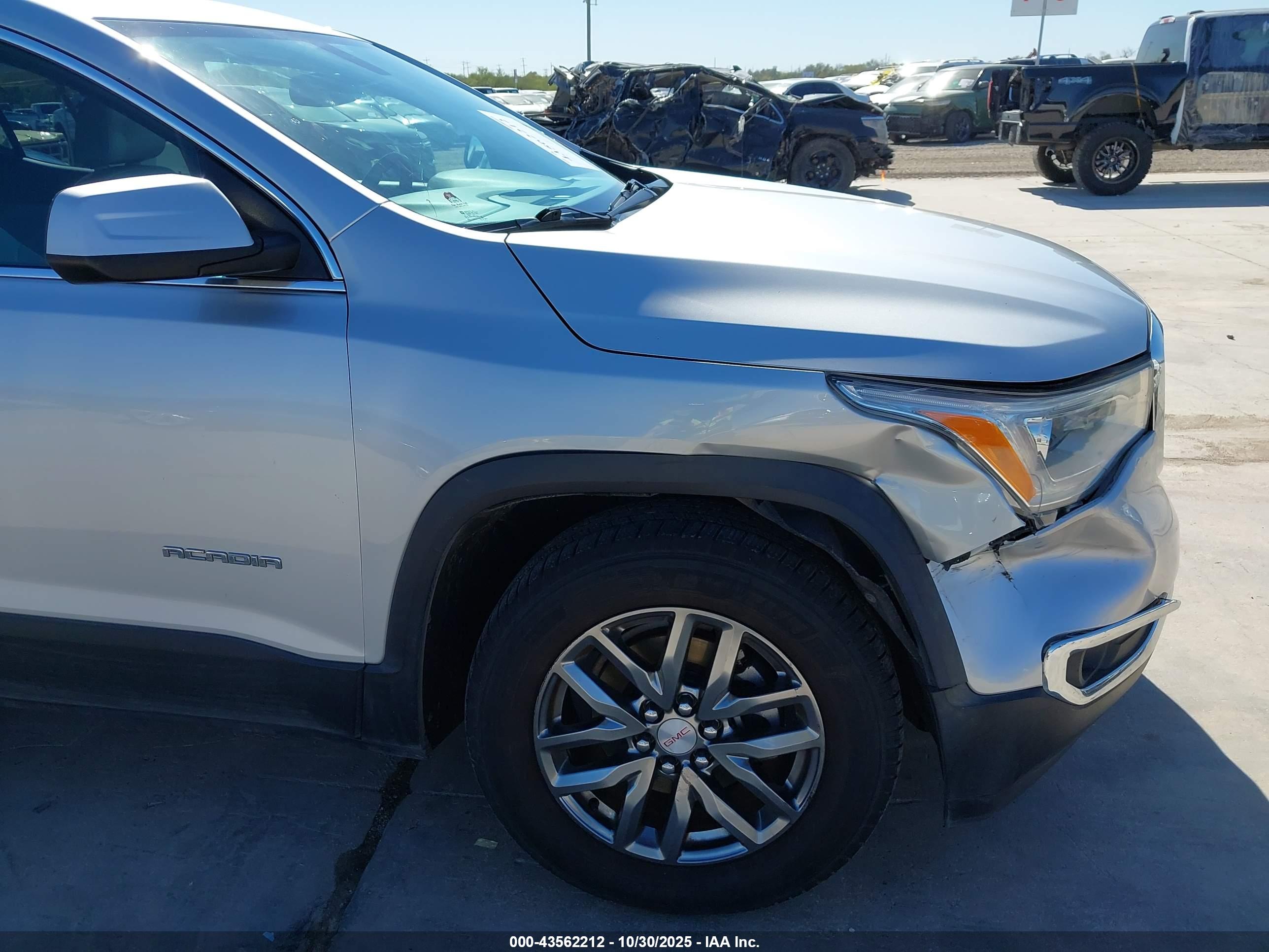 GMC ACADIA image 6