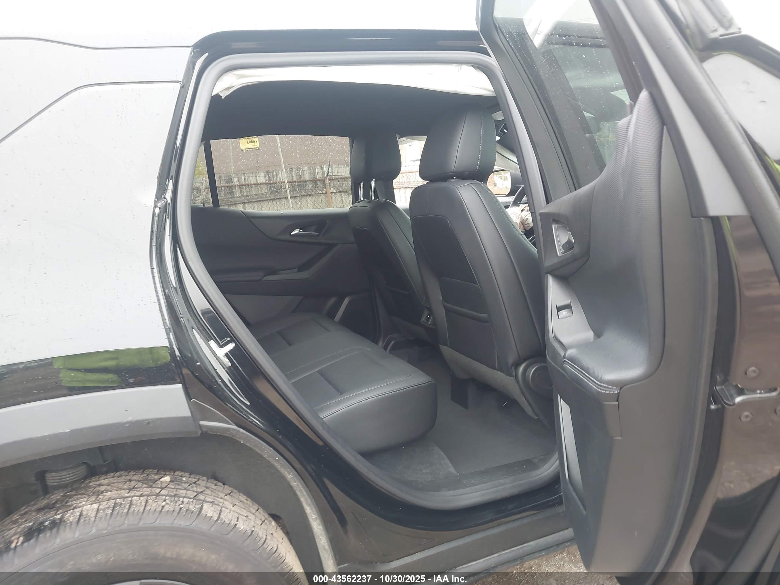 CHEVROLET EQUINOX image 8