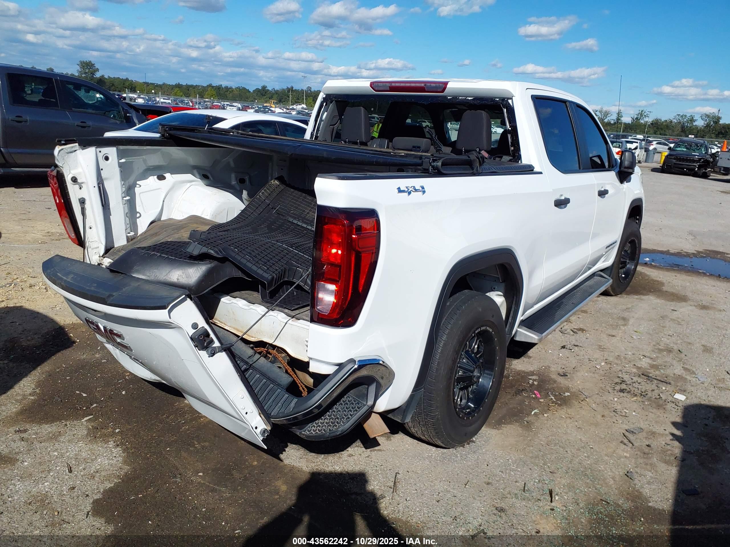 GMC SIERRA image 4