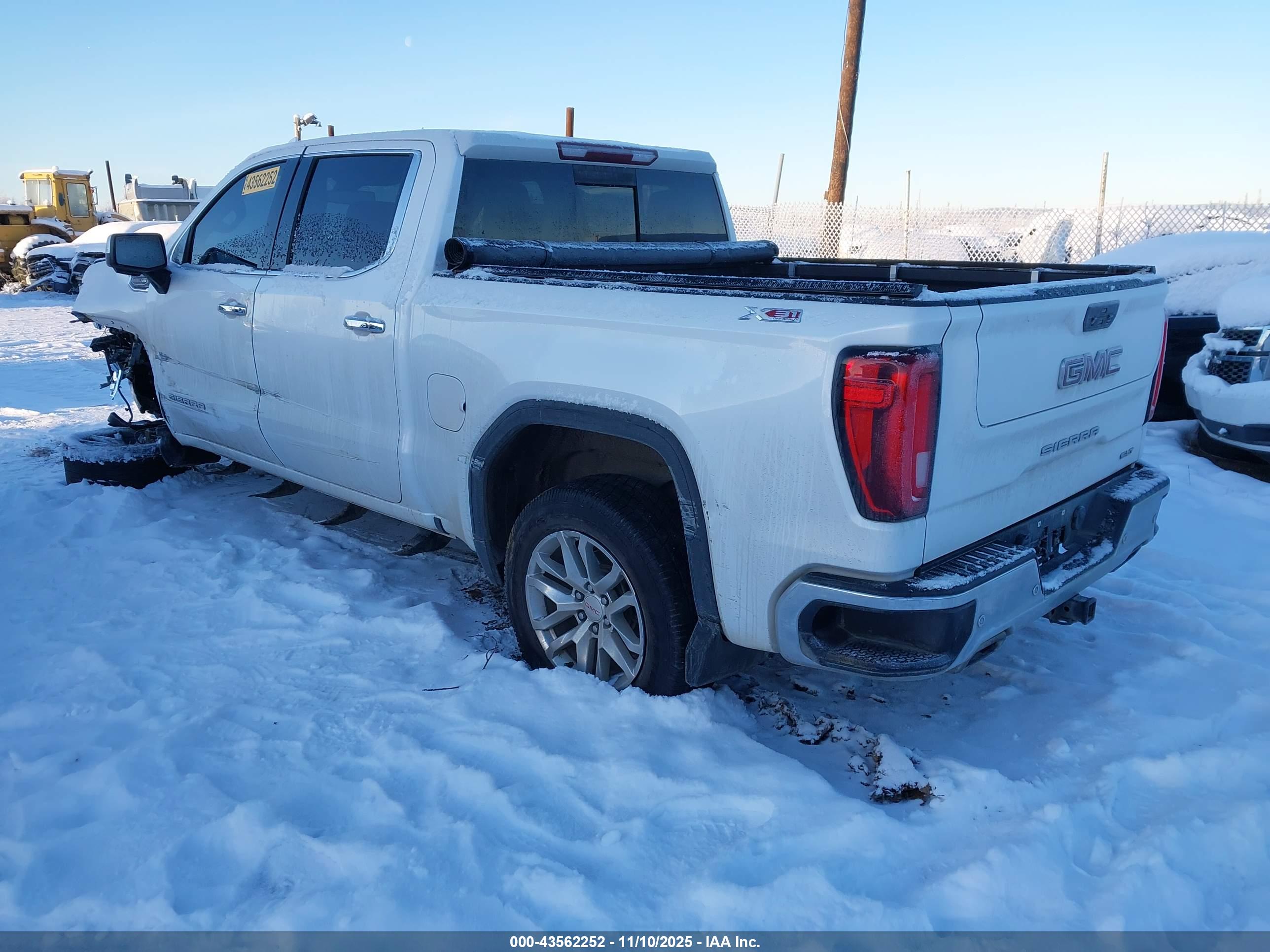 GMC SIERRA image 3