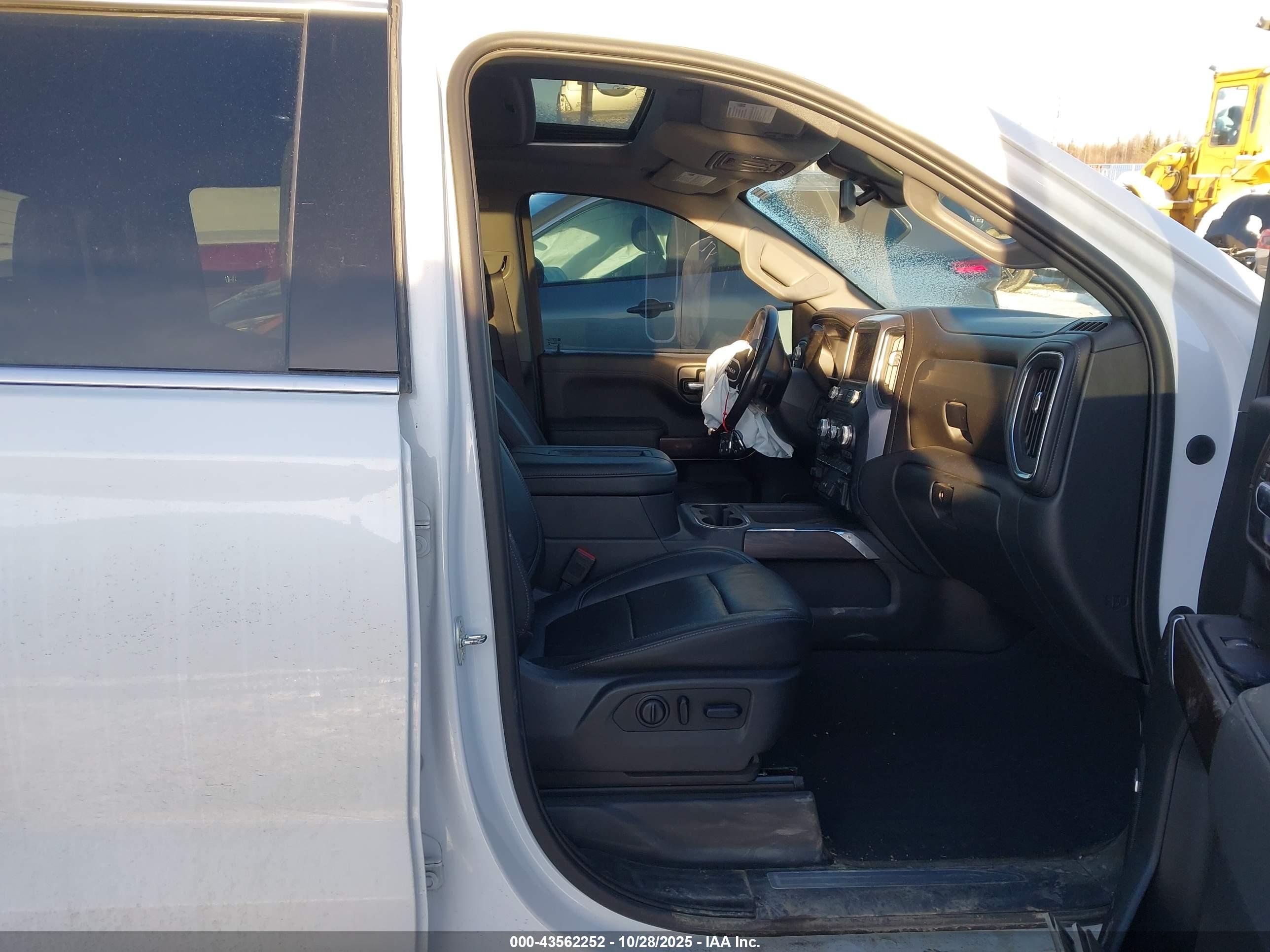 GMC SIERRA image 5