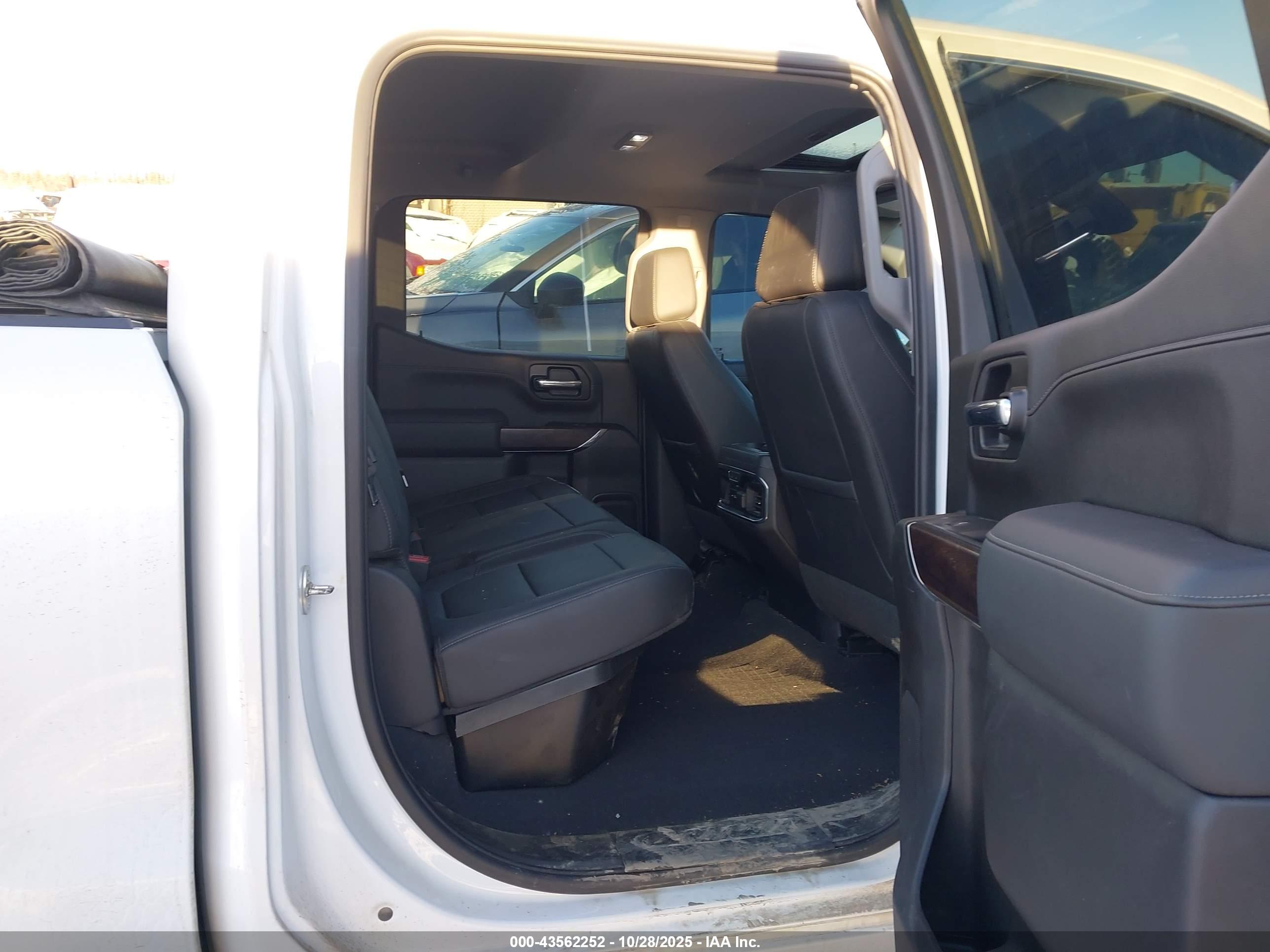 GMC SIERRA image 8