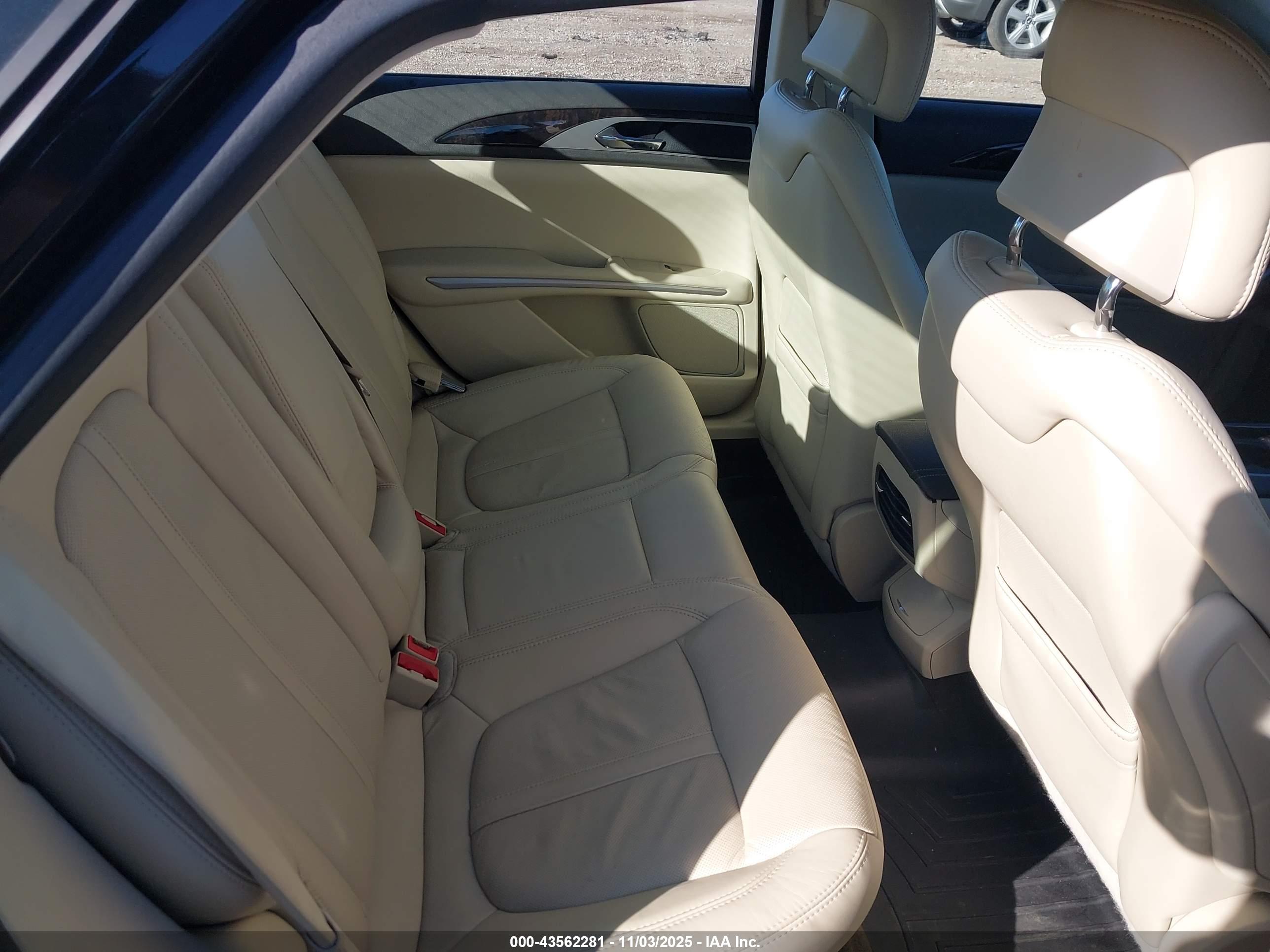 LINCOLN MKZ image 8
