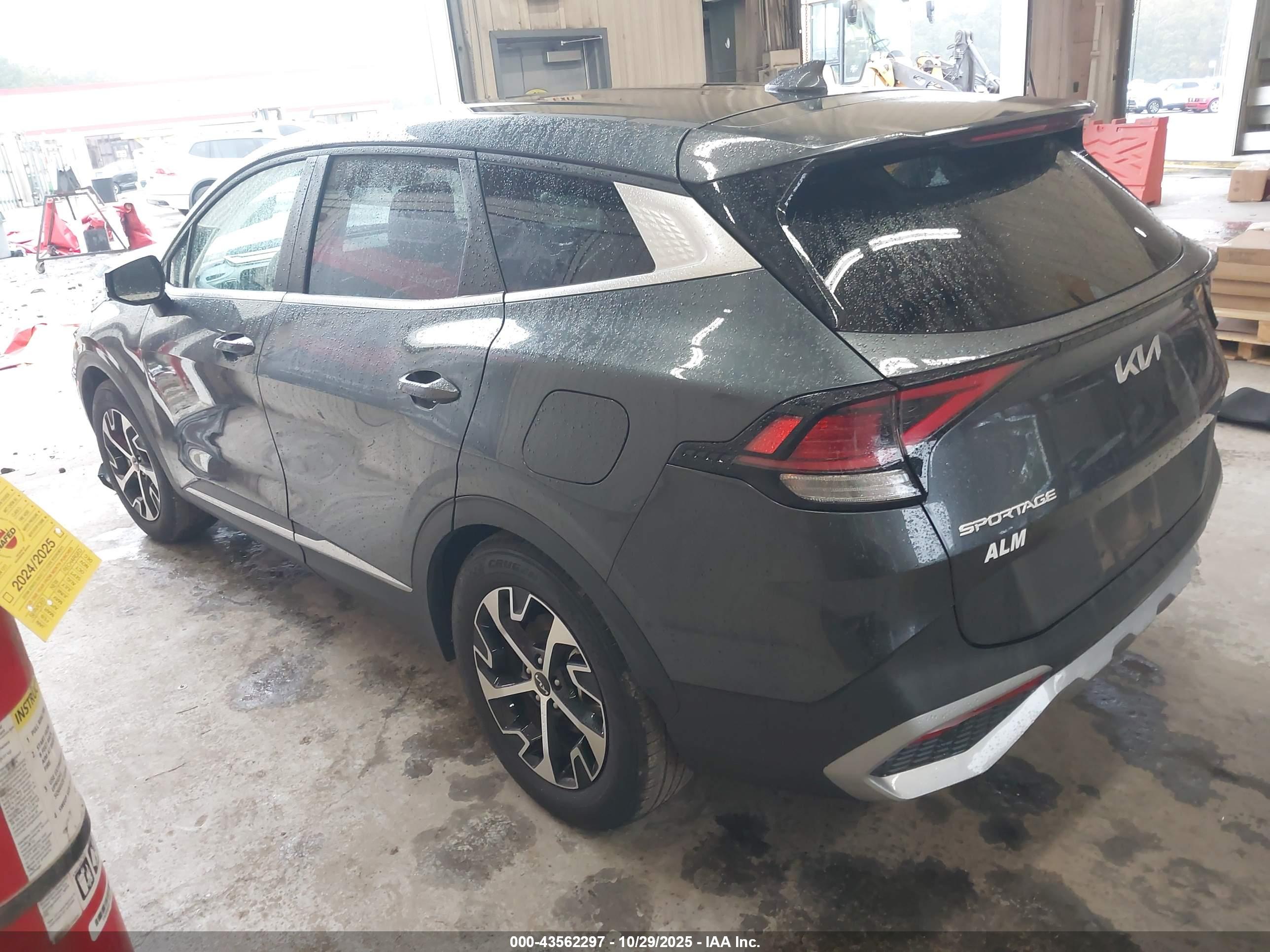 KIA SPORTAGE image 3