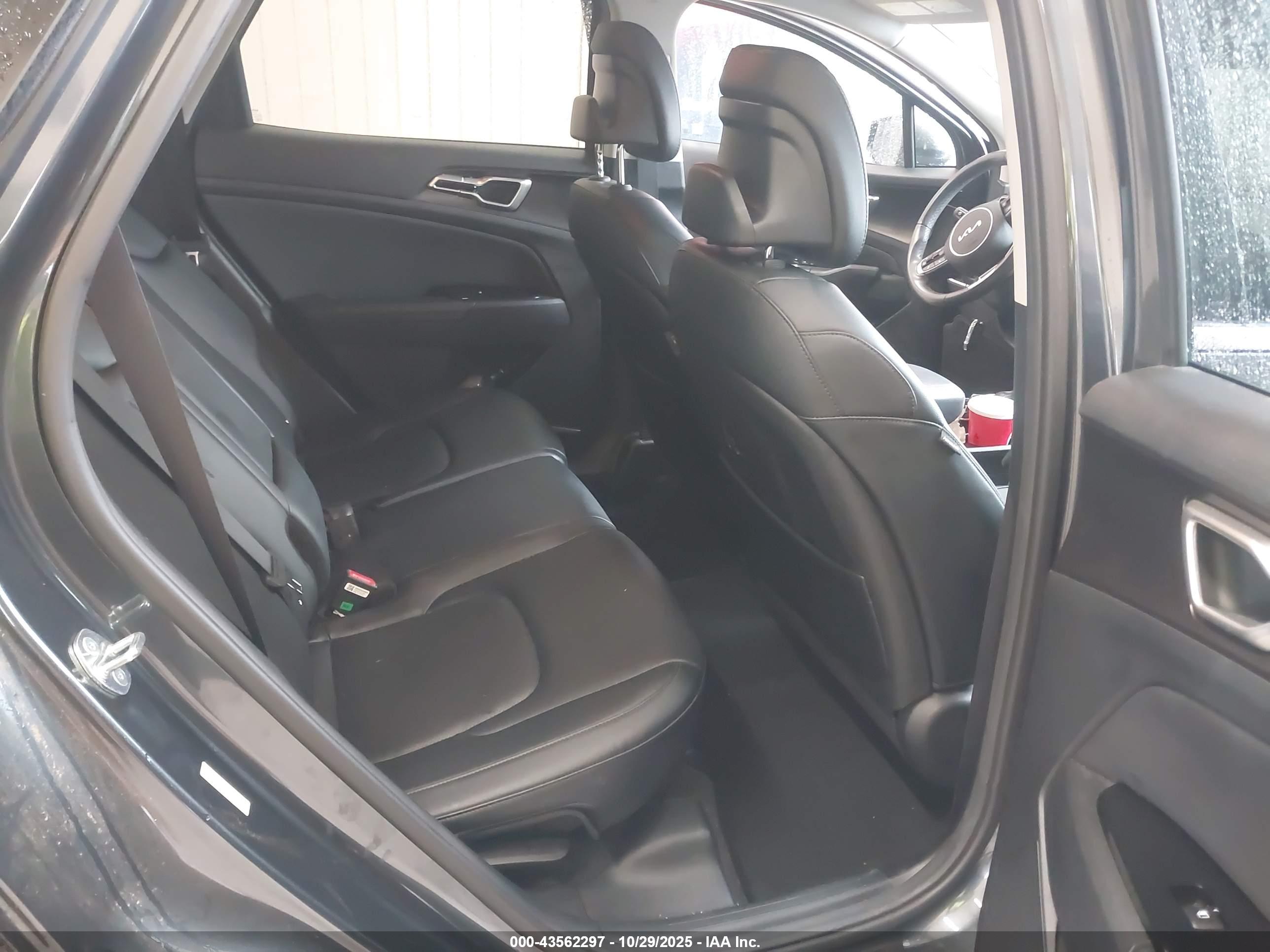 KIA SPORTAGE image 8