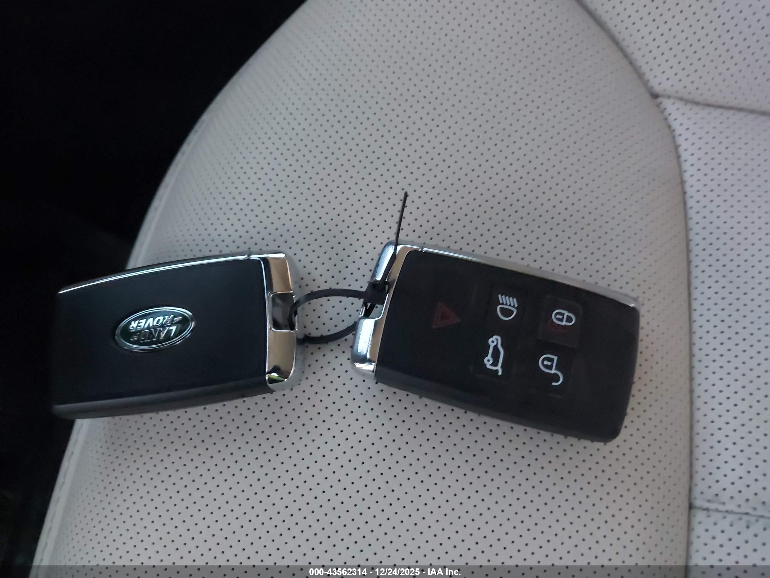 LAND ROVER image 11