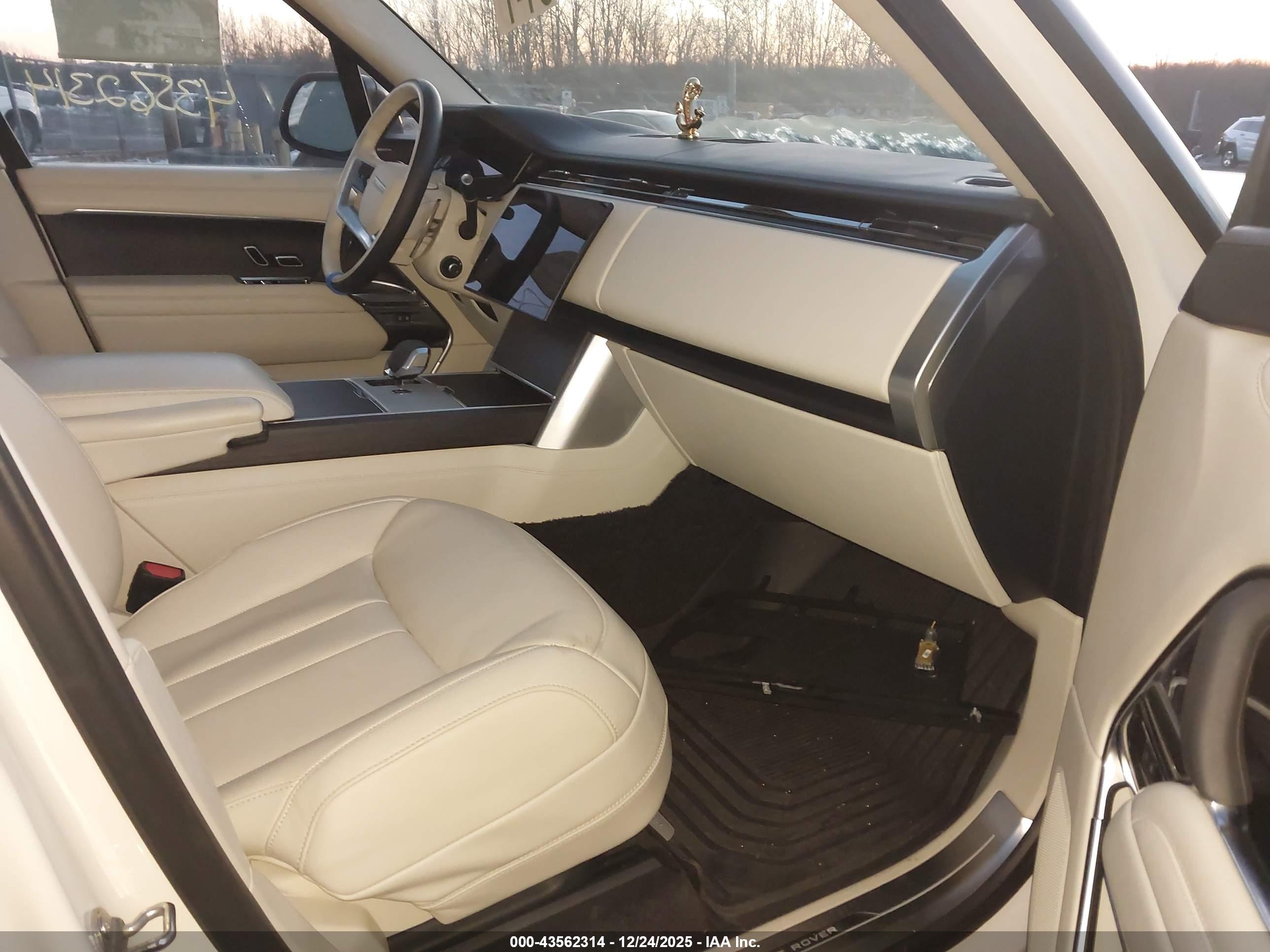 LAND ROVER image 5