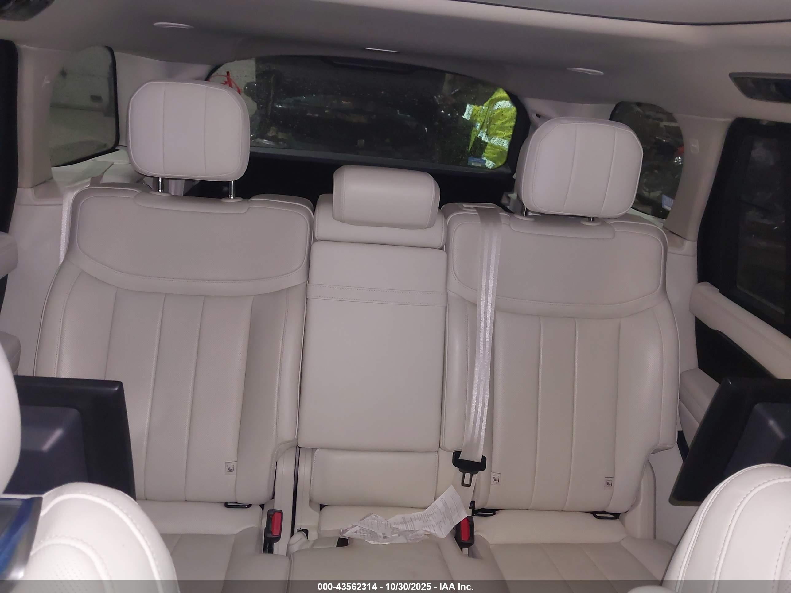 LAND ROVER image 8