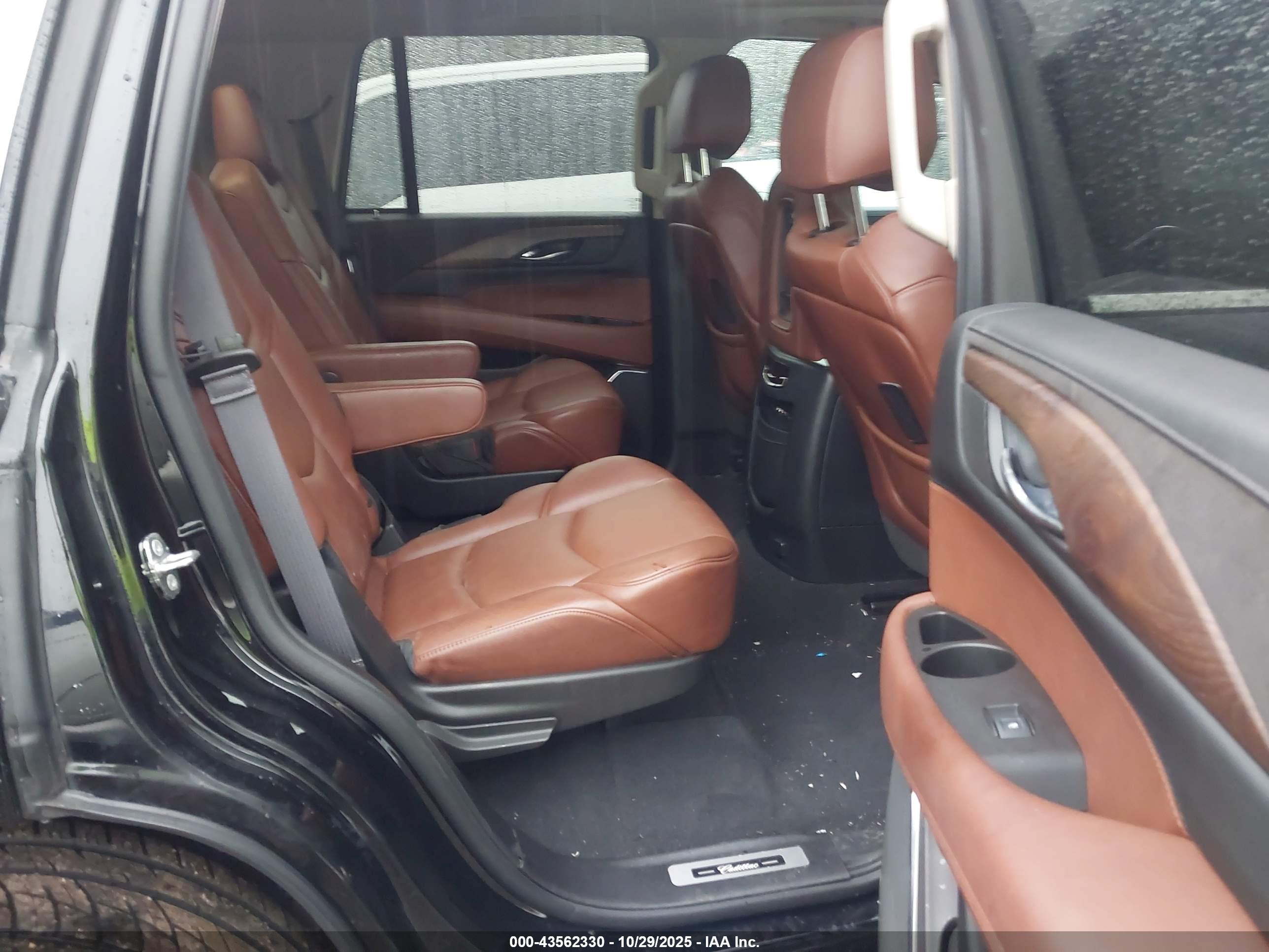 CADILLAC ESCALADE image 8