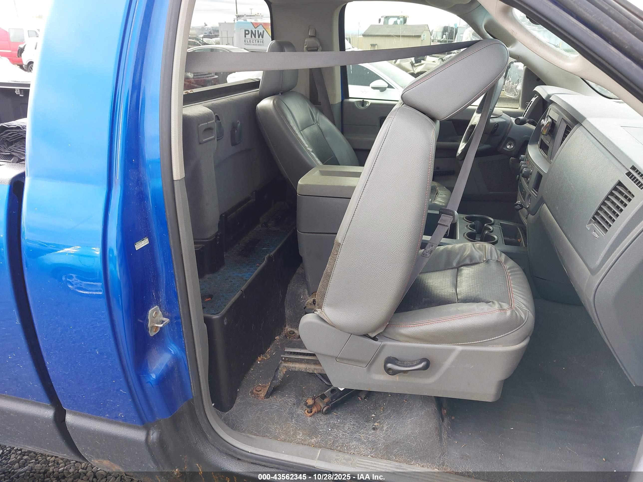 DODGE RAM image 8
