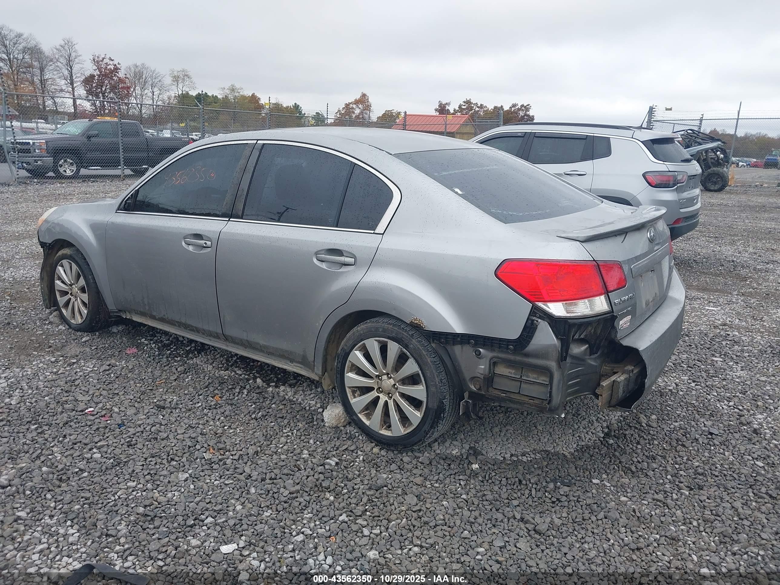 SUBARU LEGACY image 3