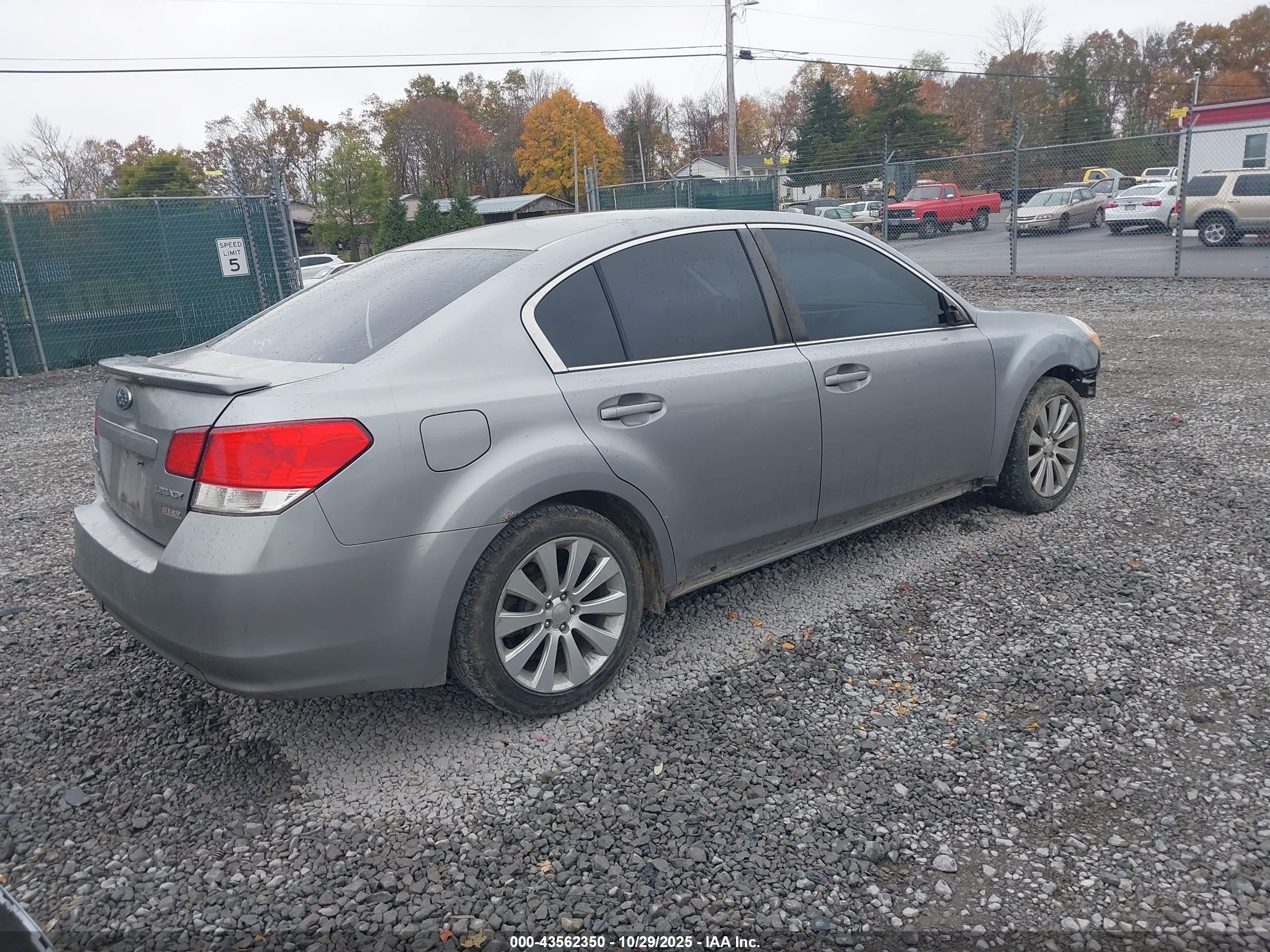 SUBARU LEGACY image 4