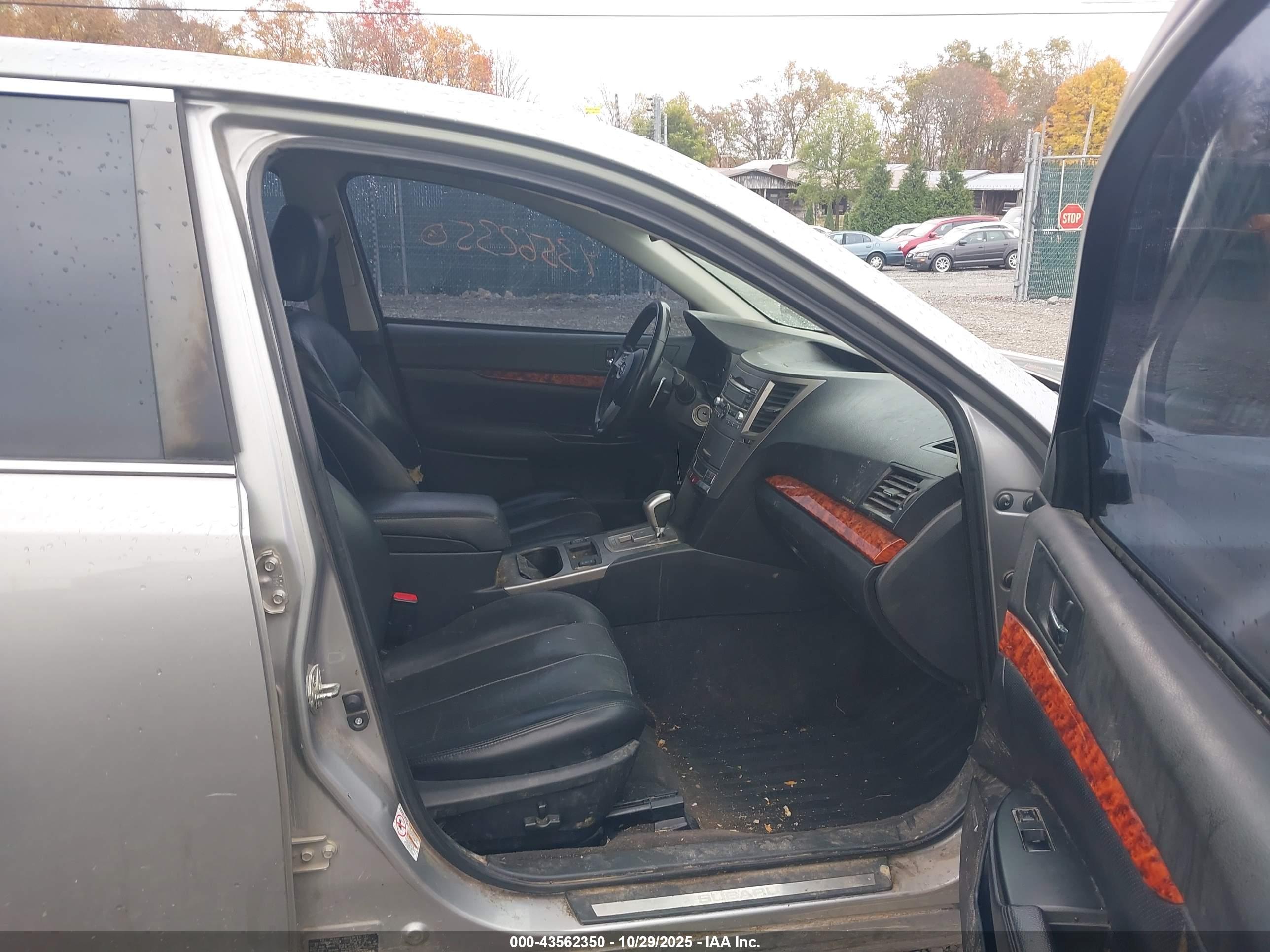SUBARU LEGACY image 5