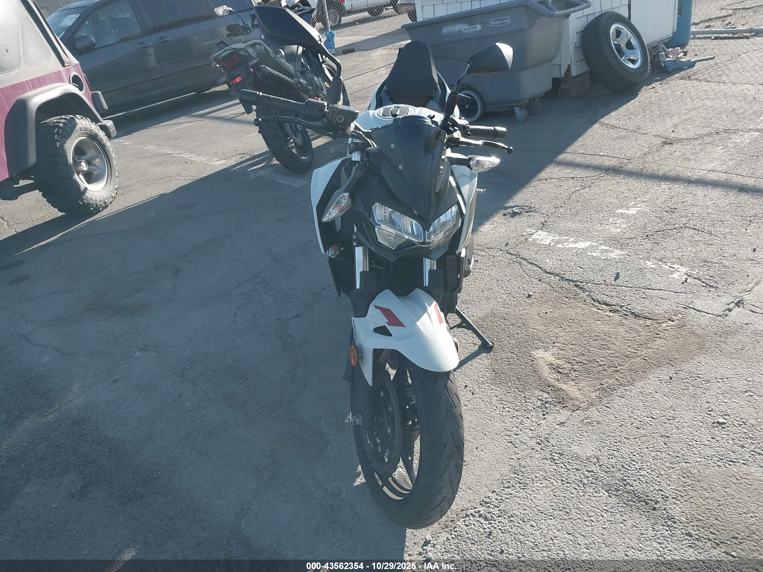 KAWASAKI ER400 image 5