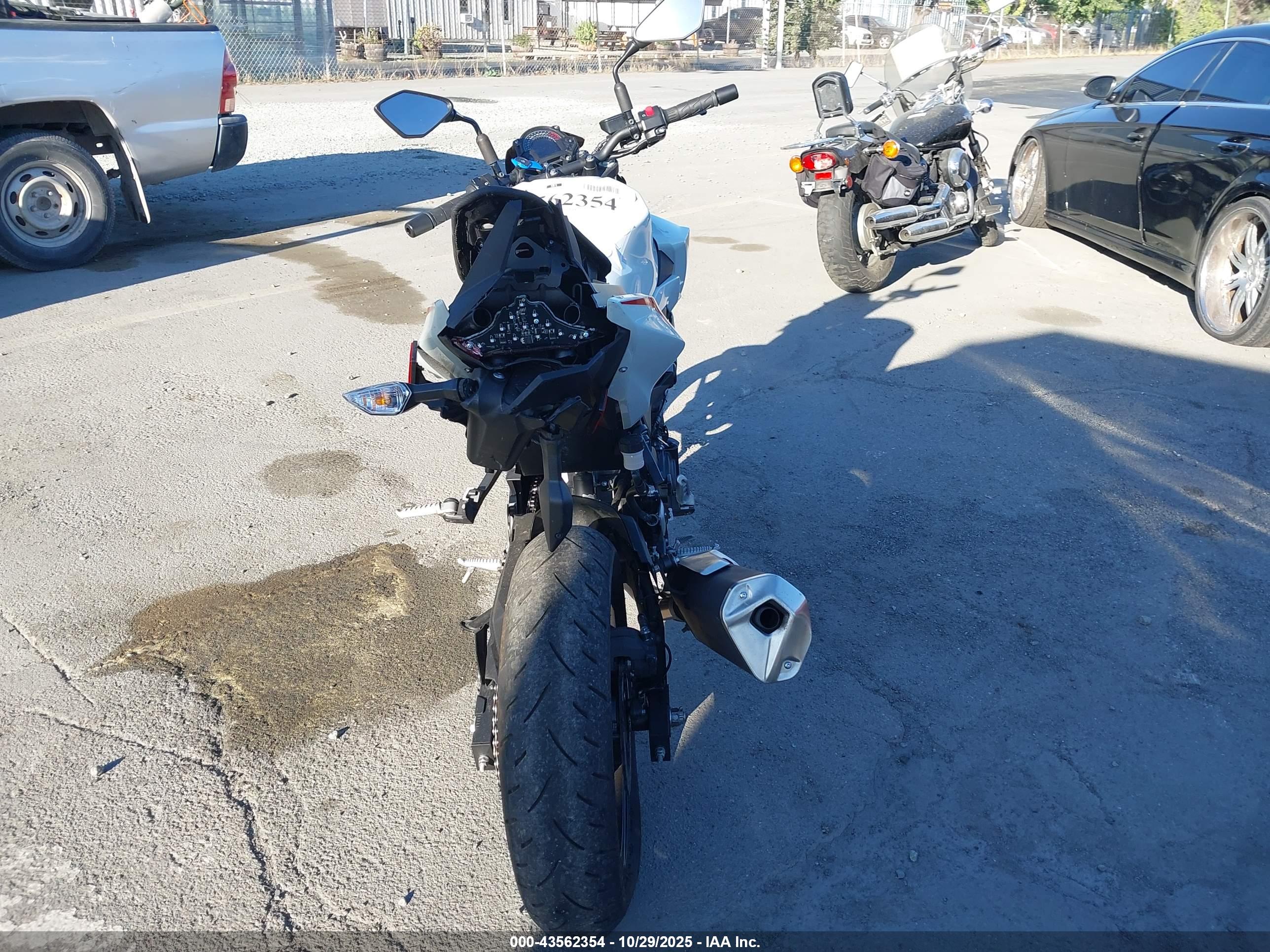 KAWASAKI ER400 image 6