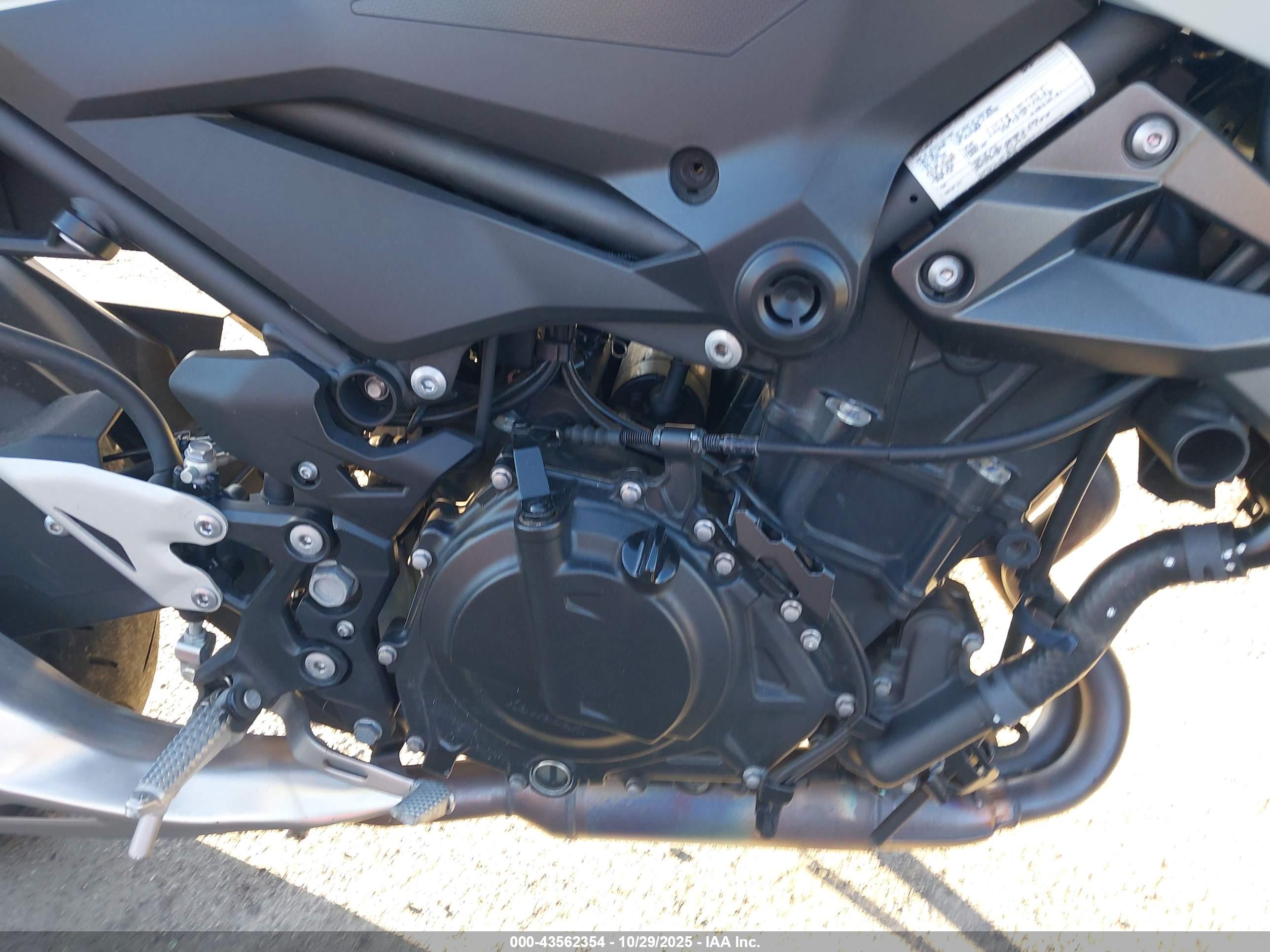 KAWASAKI ER400 image 8