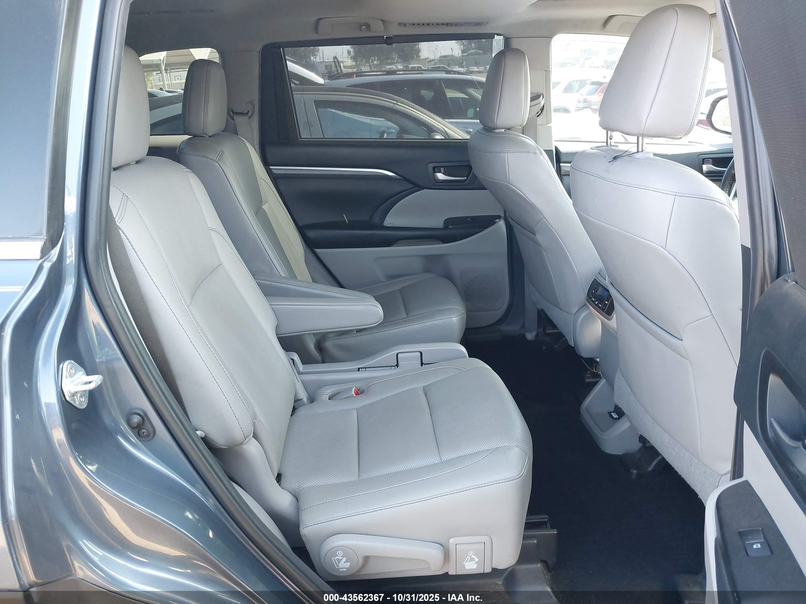 TOYOTA HIGHLANDER image 8