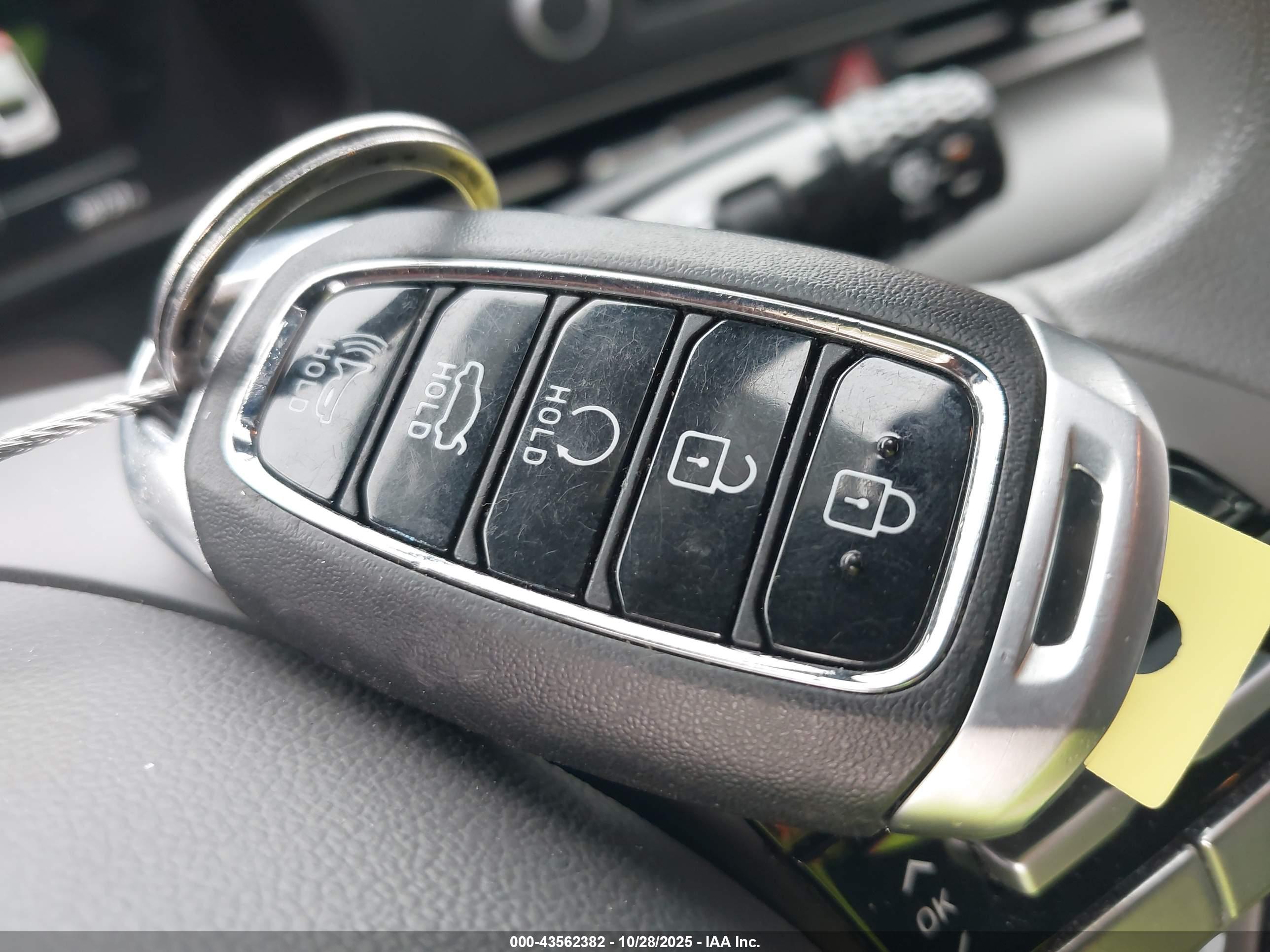 HYUNDAI ELANTRA image 11