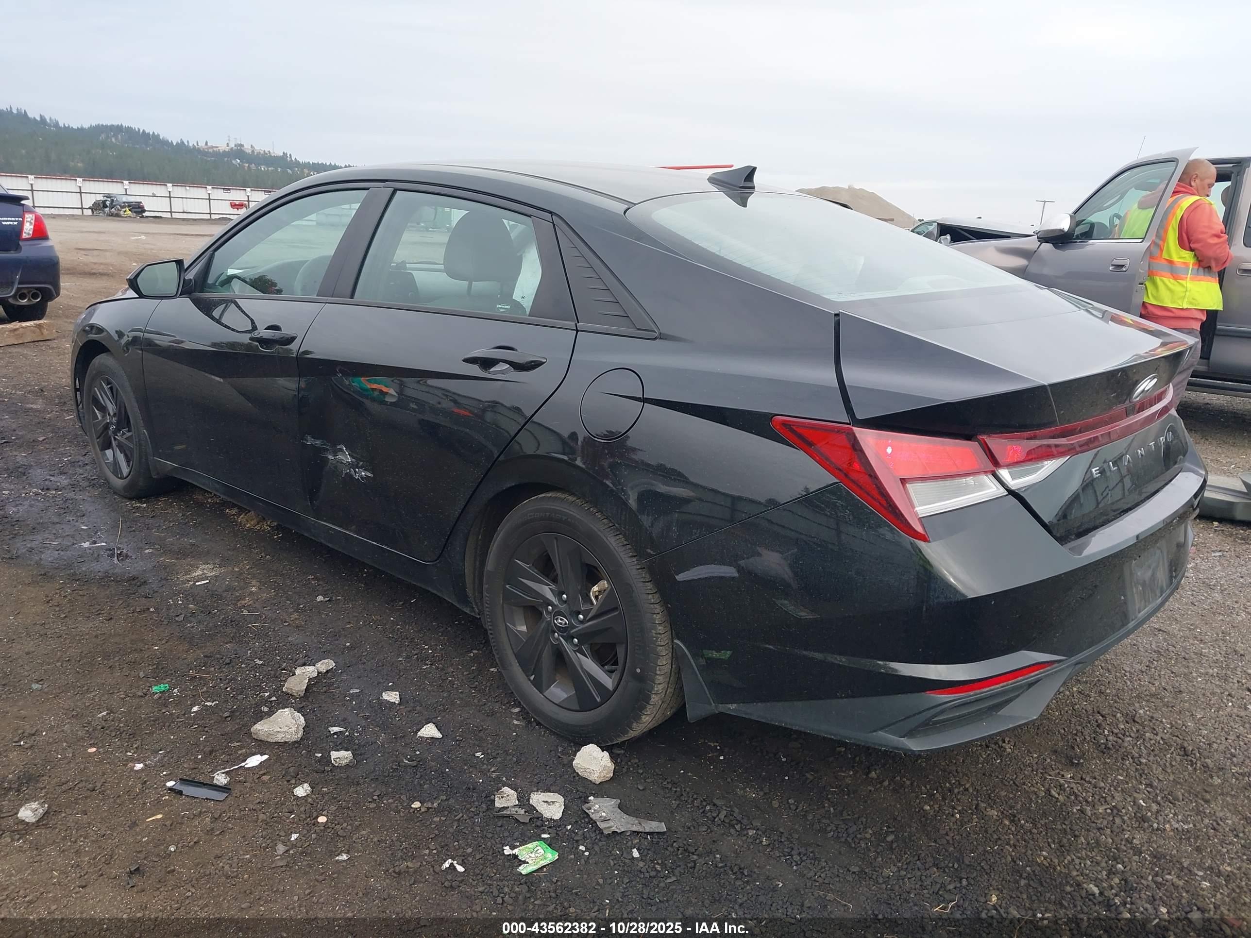 HYUNDAI ELANTRA image 3
