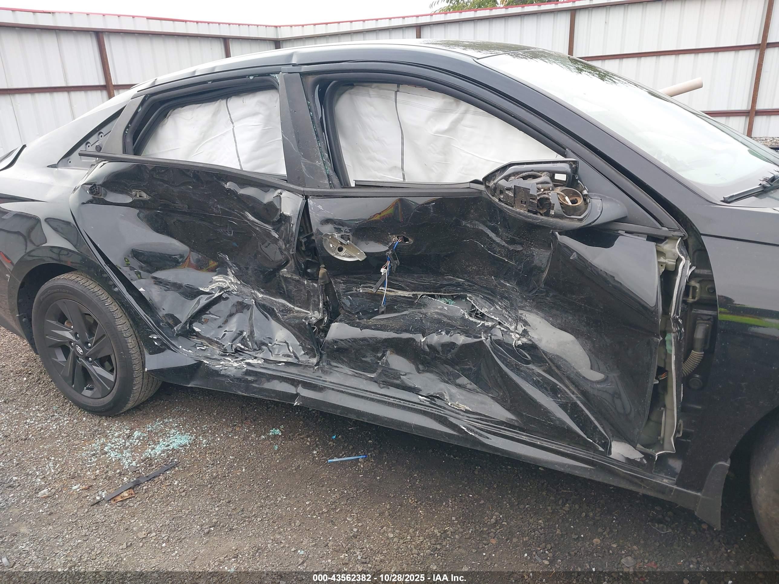 HYUNDAI ELANTRA image 6