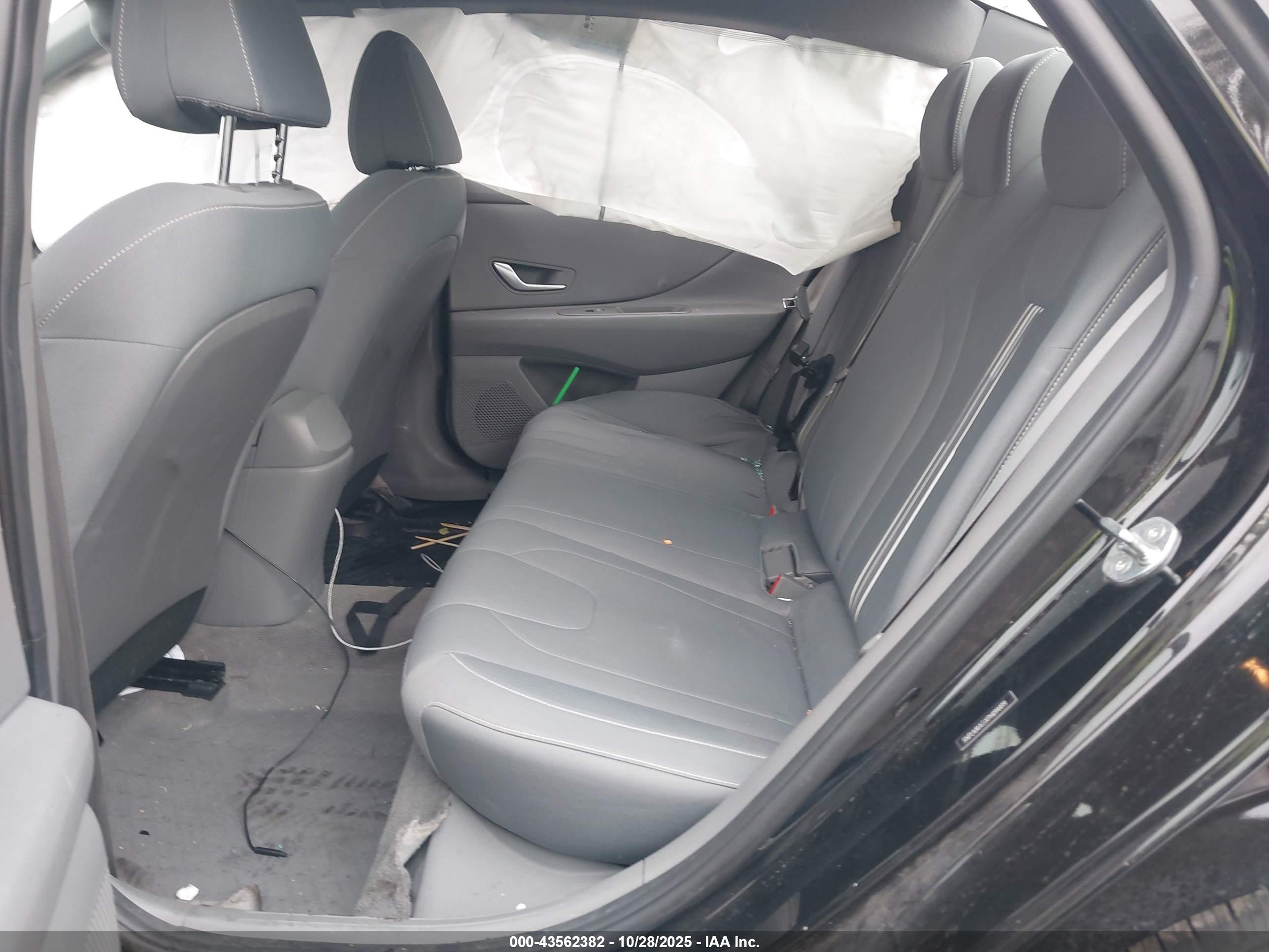 HYUNDAI ELANTRA image 8
