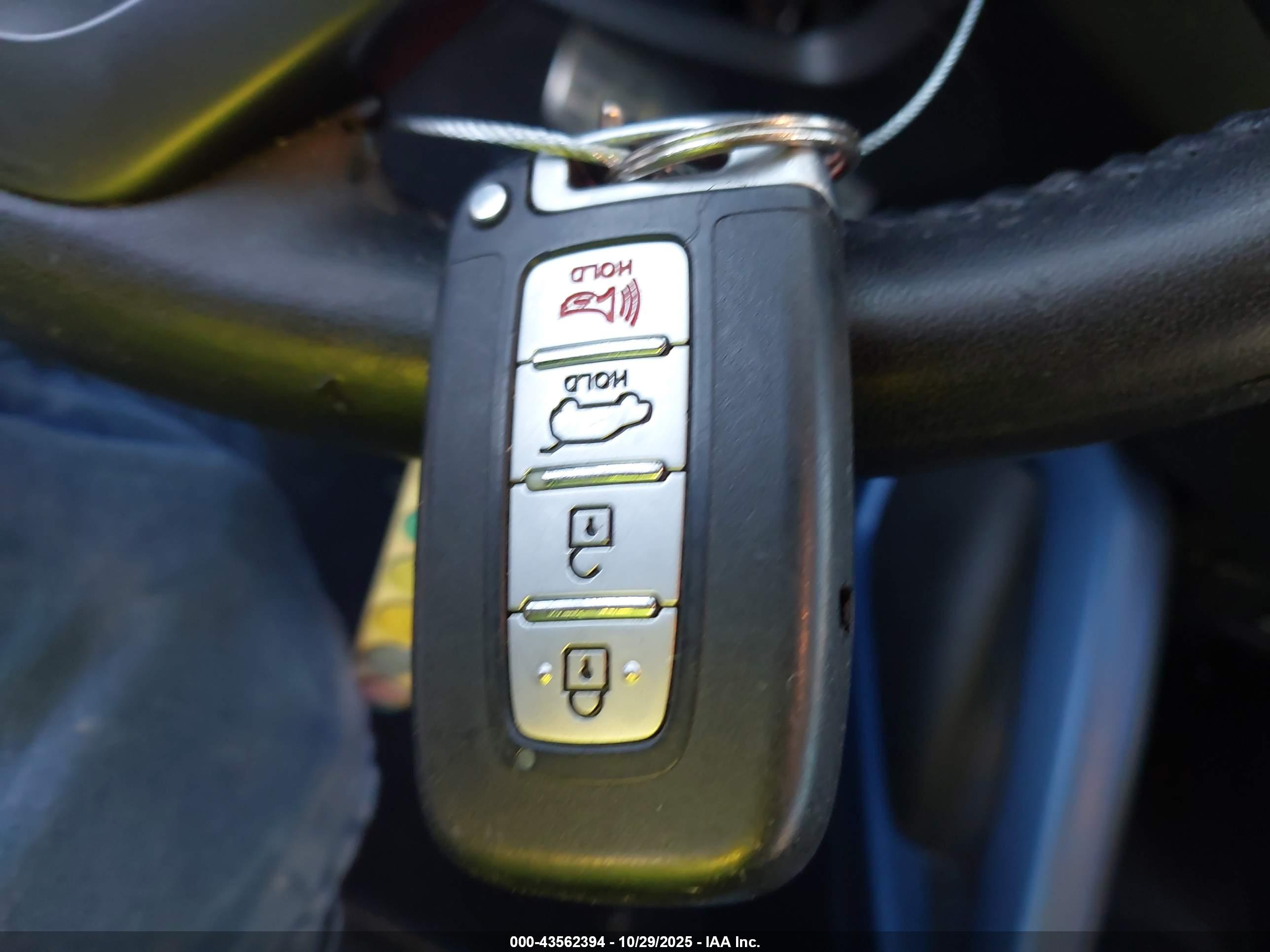 HYUNDAI VELOSTER image 11