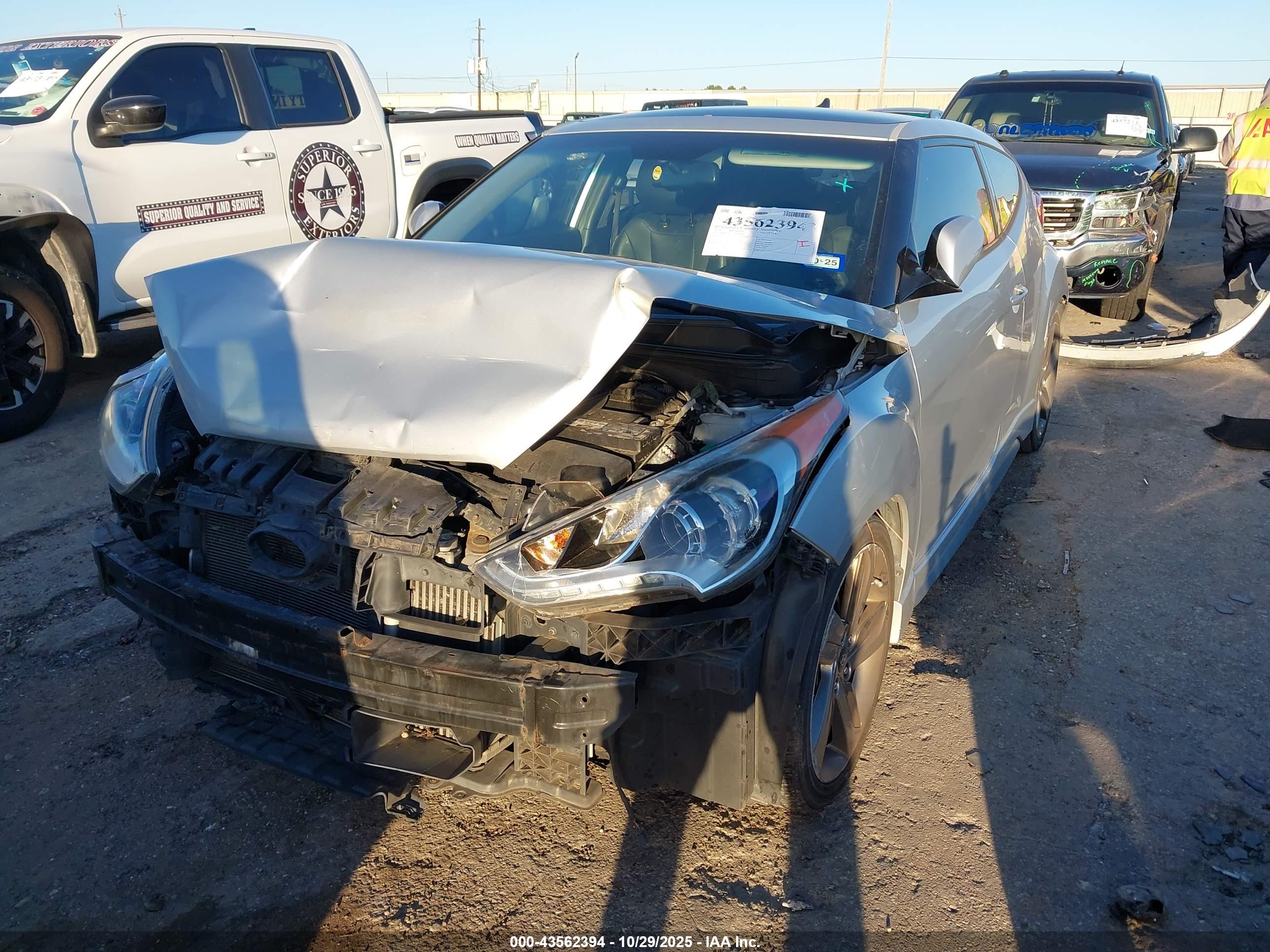 HYUNDAI VELOSTER image 2