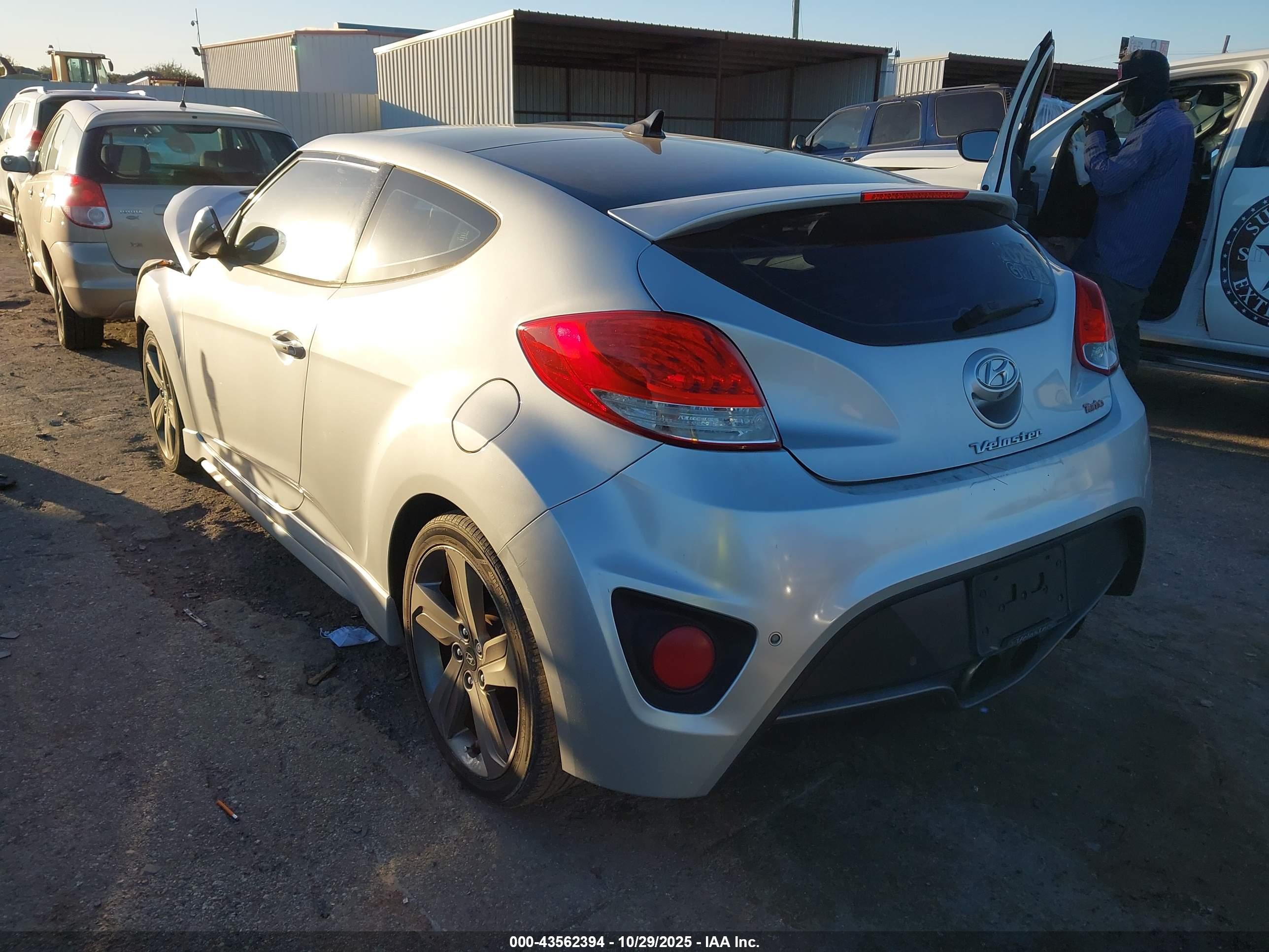 HYUNDAI VELOSTER image 3