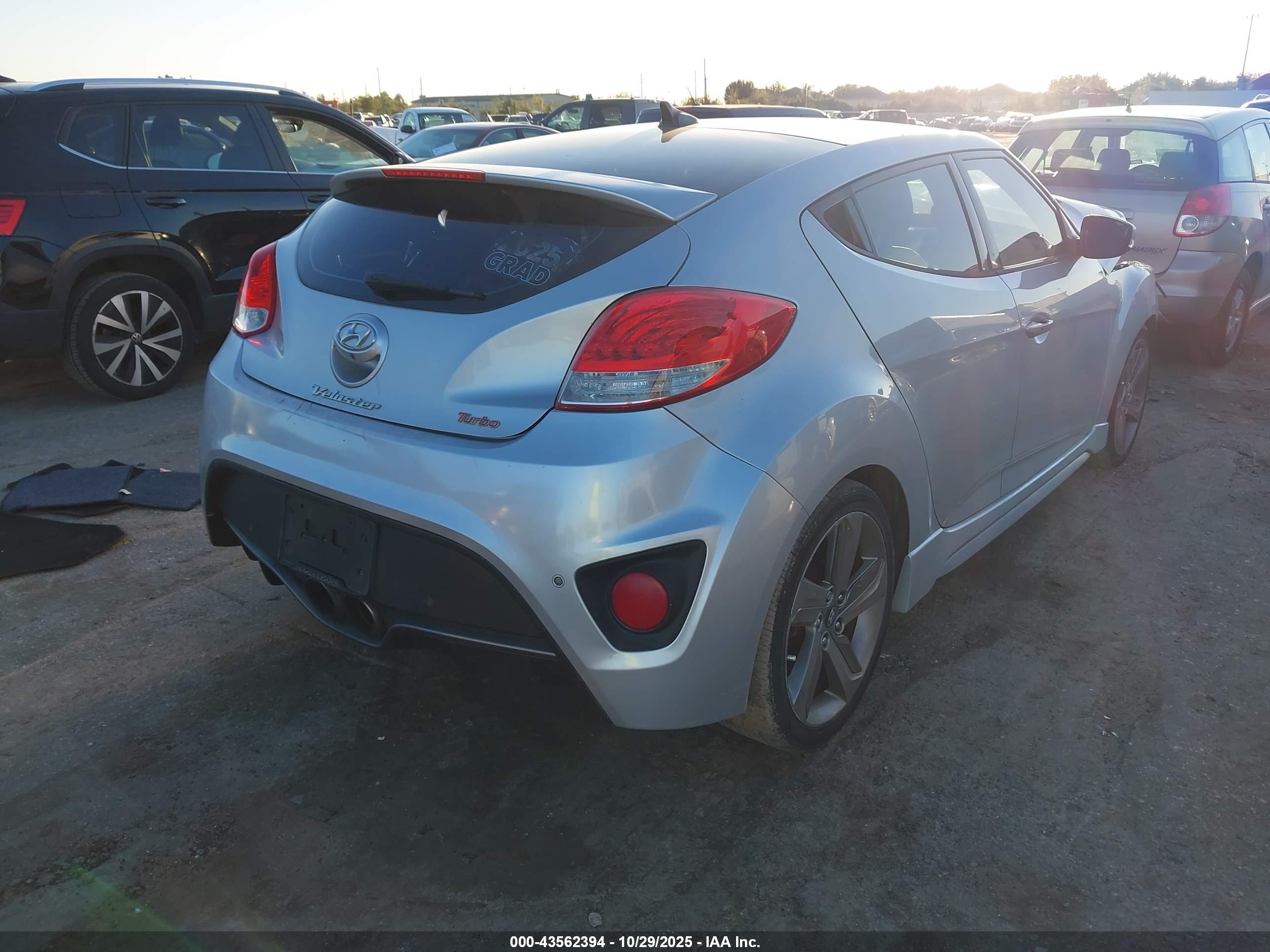 HYUNDAI VELOSTER image 4
