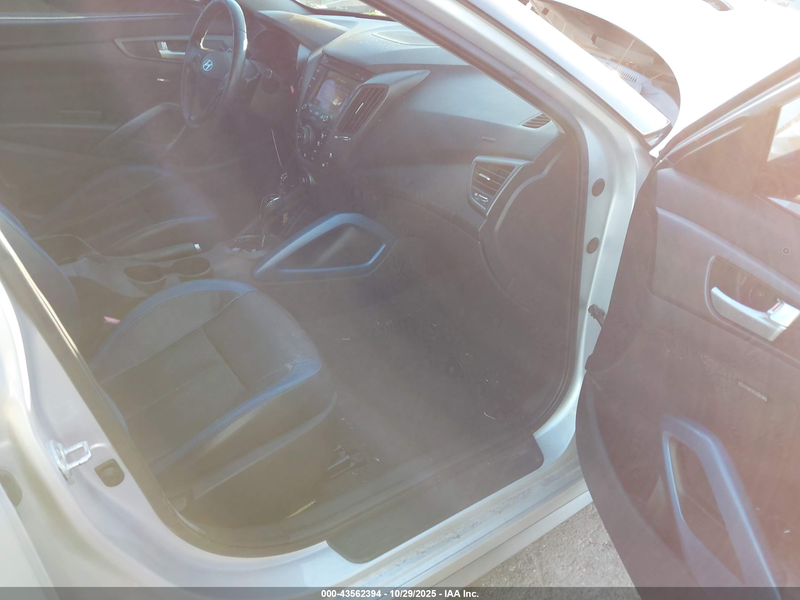 HYUNDAI VELOSTER image 5