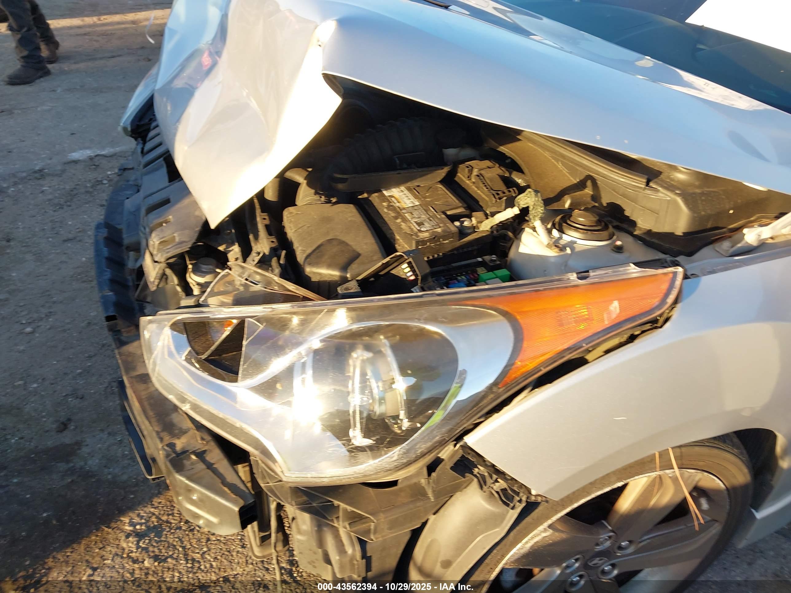 HYUNDAI VELOSTER image 6