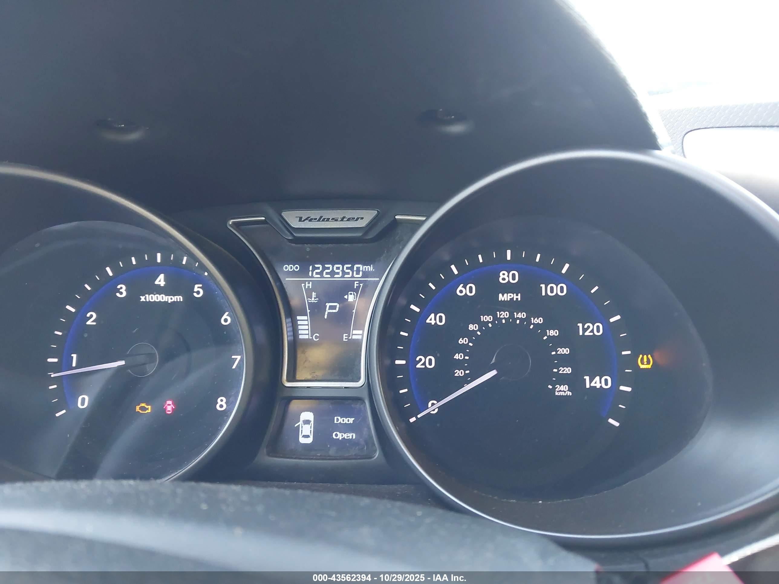HYUNDAI VELOSTER image 7