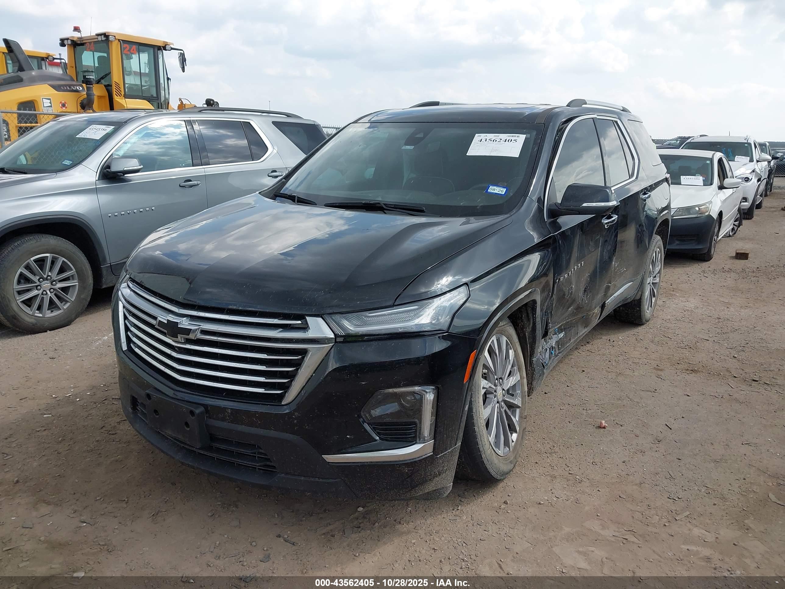 CHEVROLET TRAVERSE image 2