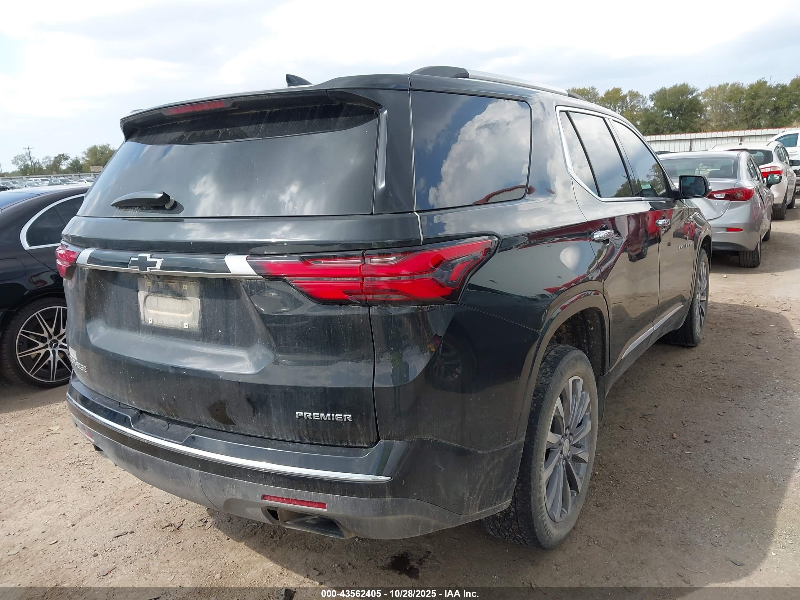CHEVROLET TRAVERSE image 4