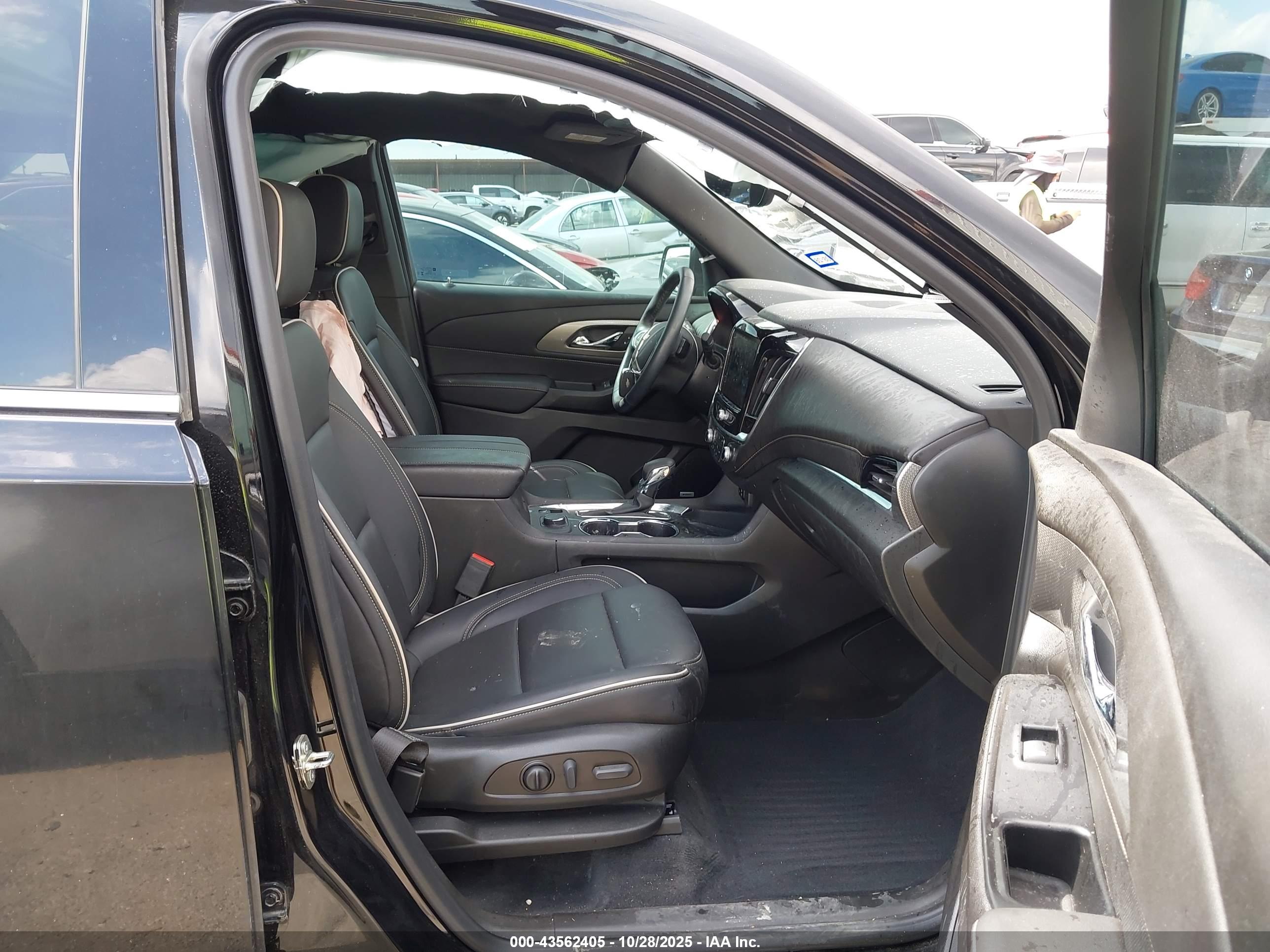 CHEVROLET TRAVERSE image 5