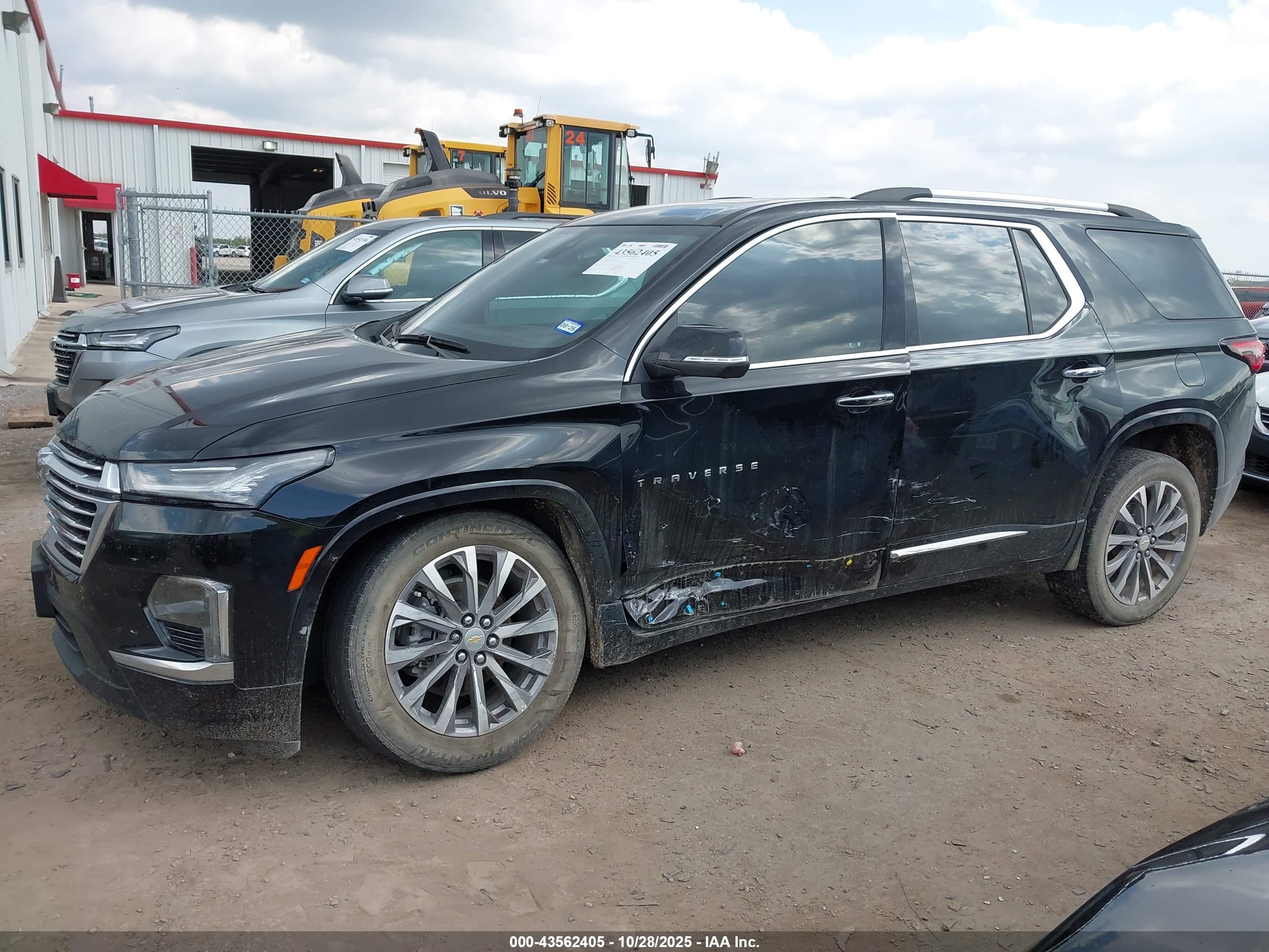 CHEVROLET TRAVERSE image 6