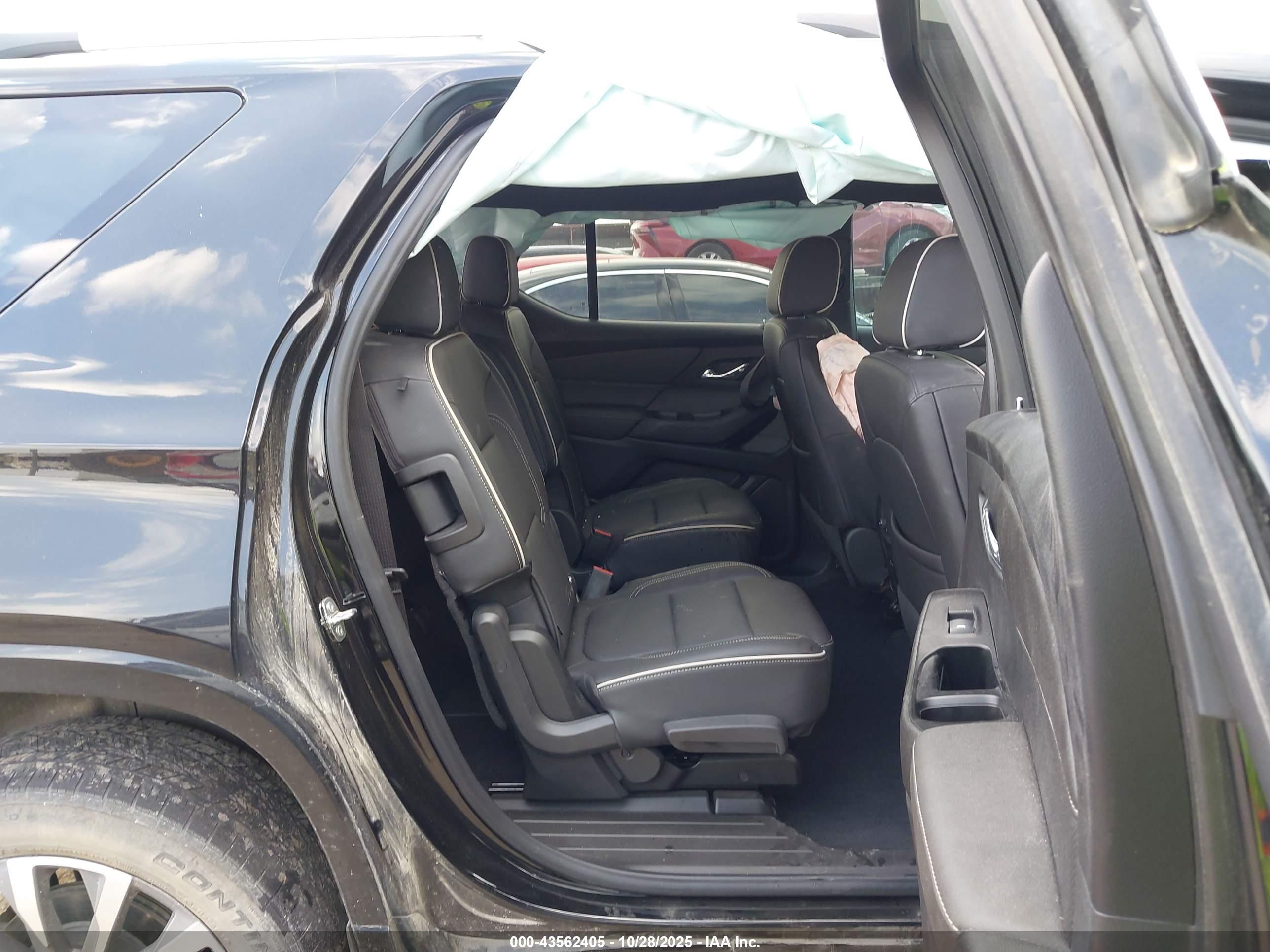 CHEVROLET TRAVERSE image 8