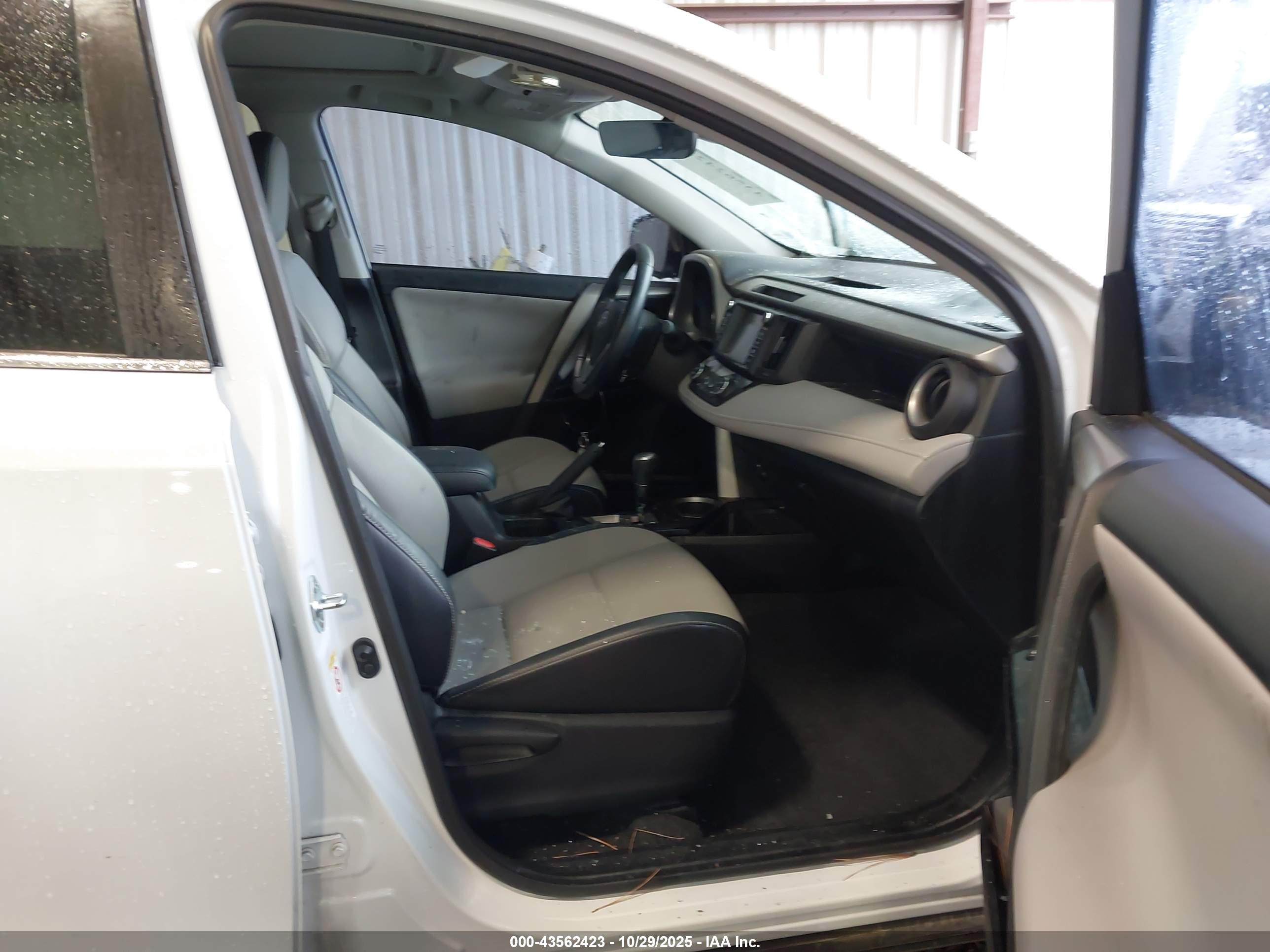 TOYOTA RAV4 image 5