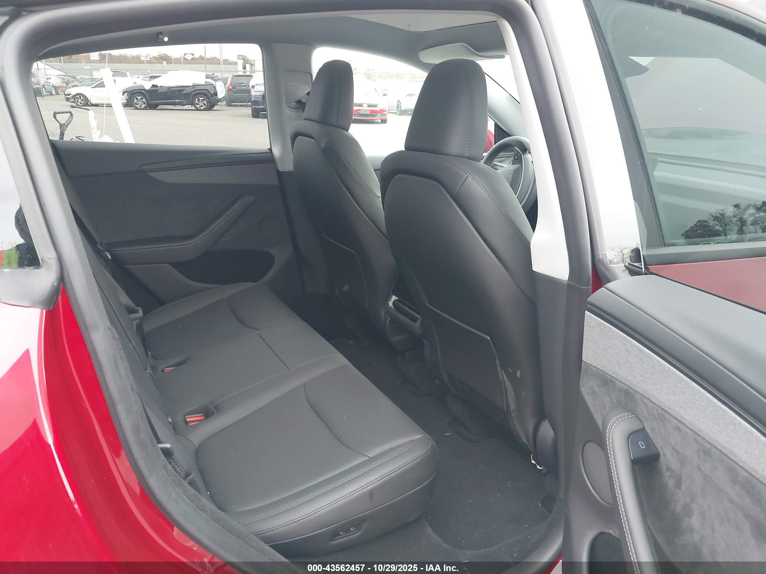 TESLA MODEL image 8
